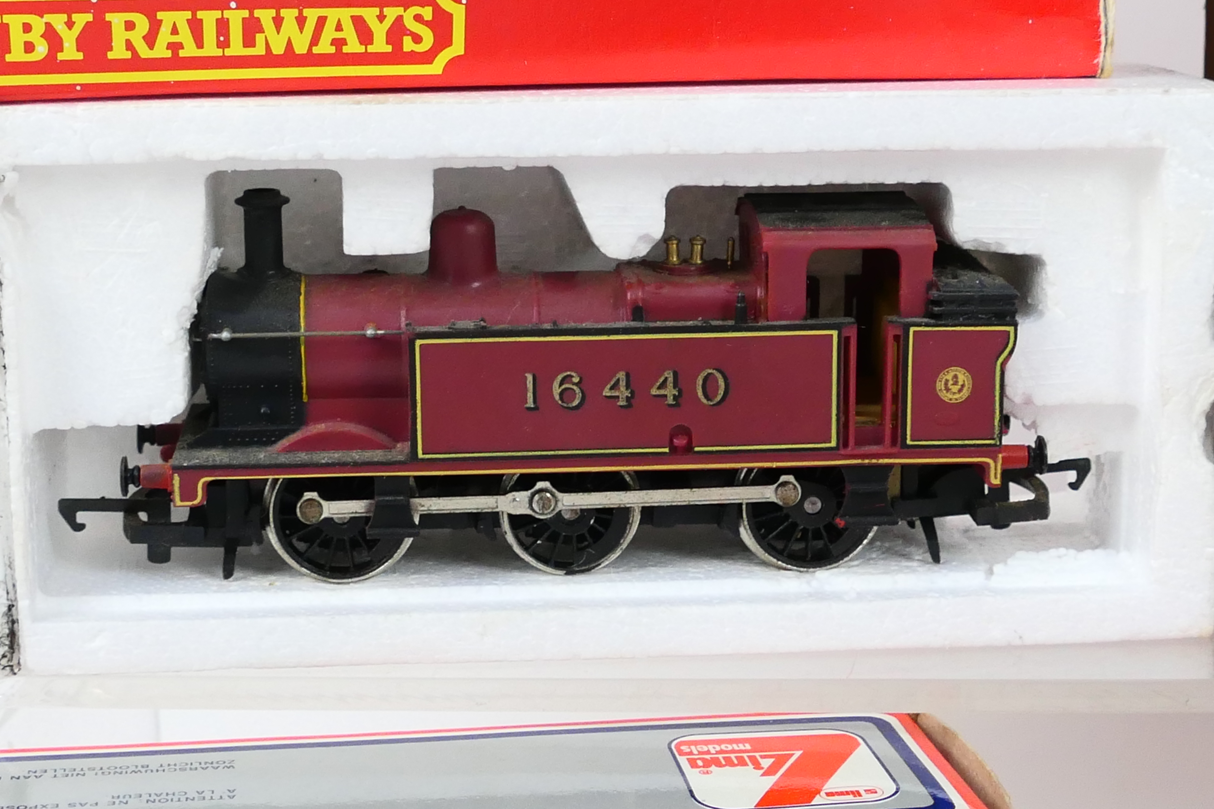 Hornby - Lima - Graham Farish - Airfix - A boxed OO gauge steam locomotive and 11 x boxed wagons - Image 3 of 4