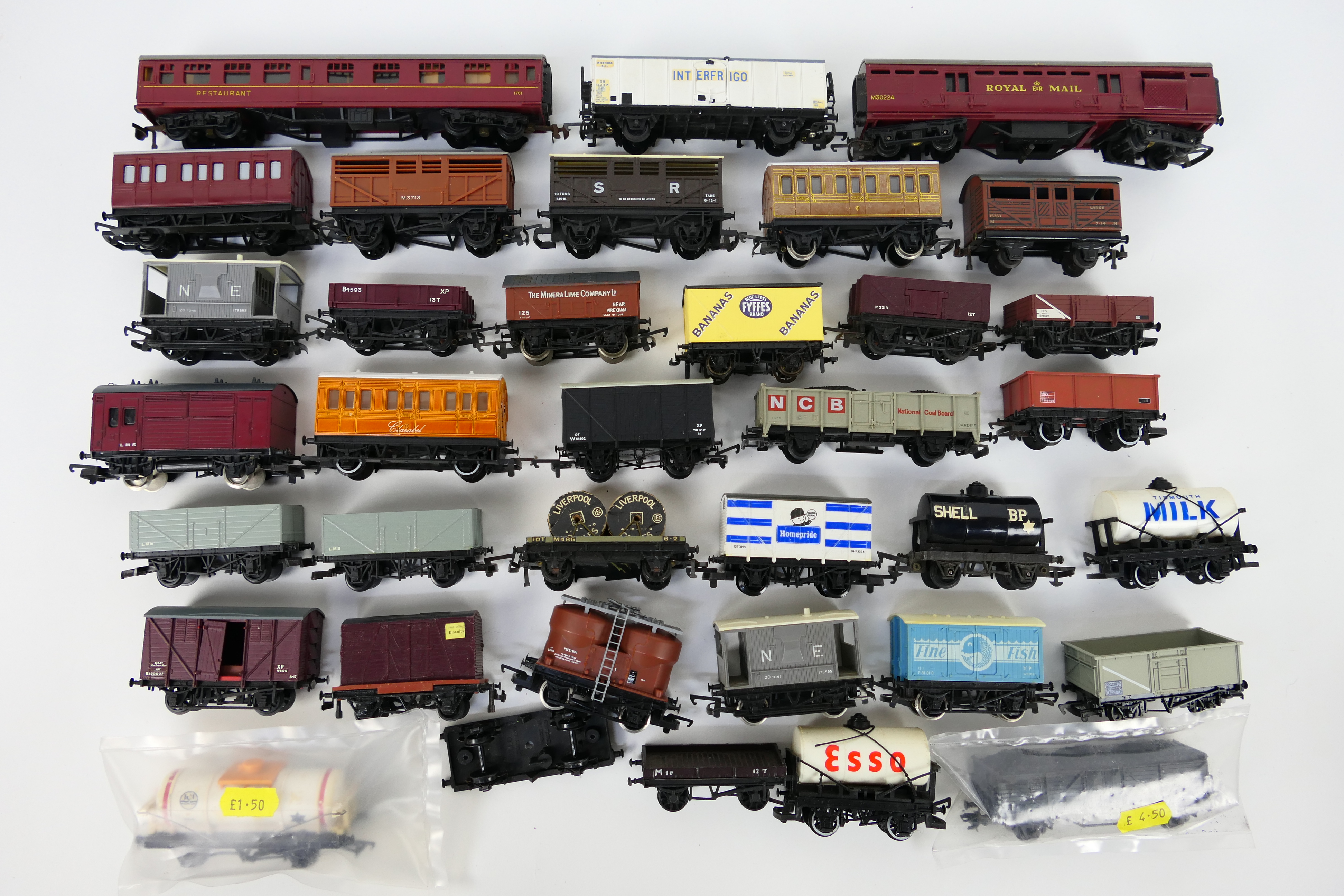 Hornby - Lima - Hornby Dublo - Others - Over 30 unboxed predominately OO gauge freight rolling