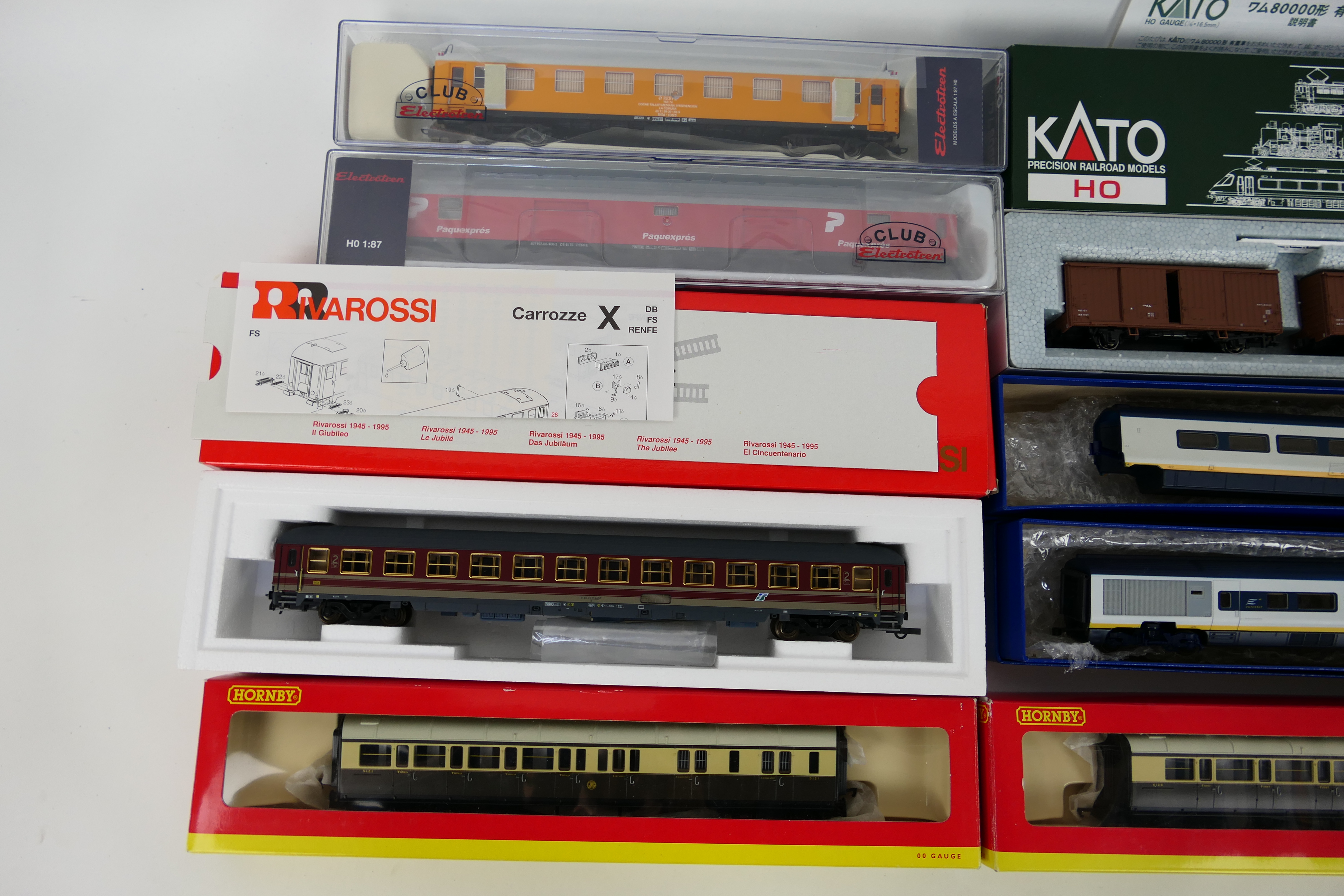 Kato - Hornby - Rivarossi - Electrotren - Eight boxed items of OO and HO gauge passenger and - Image 2 of 3