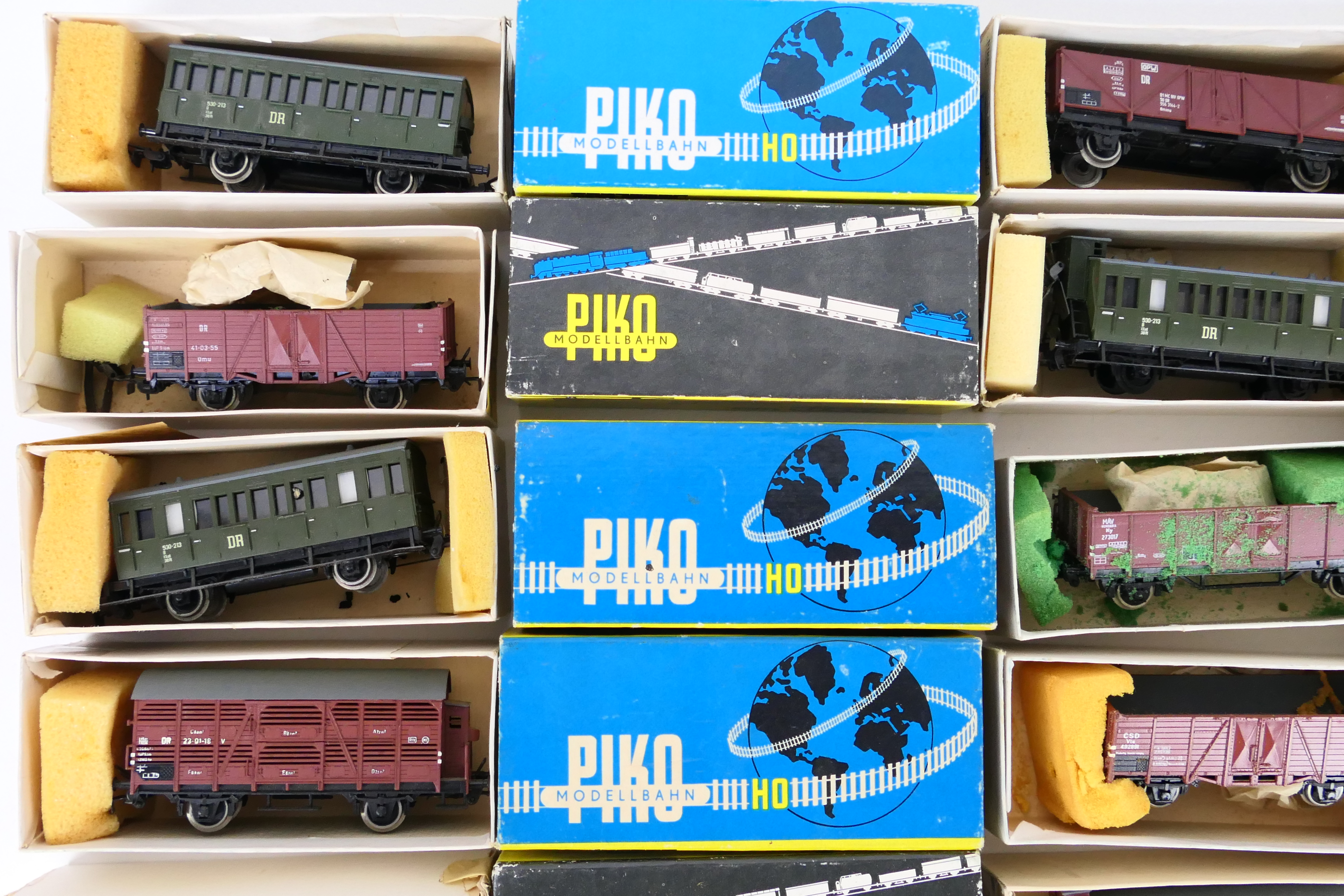 Piko - A boxed rake of 14 items of HO gauge passenger and freight rolling stock. - Image 3 of 6