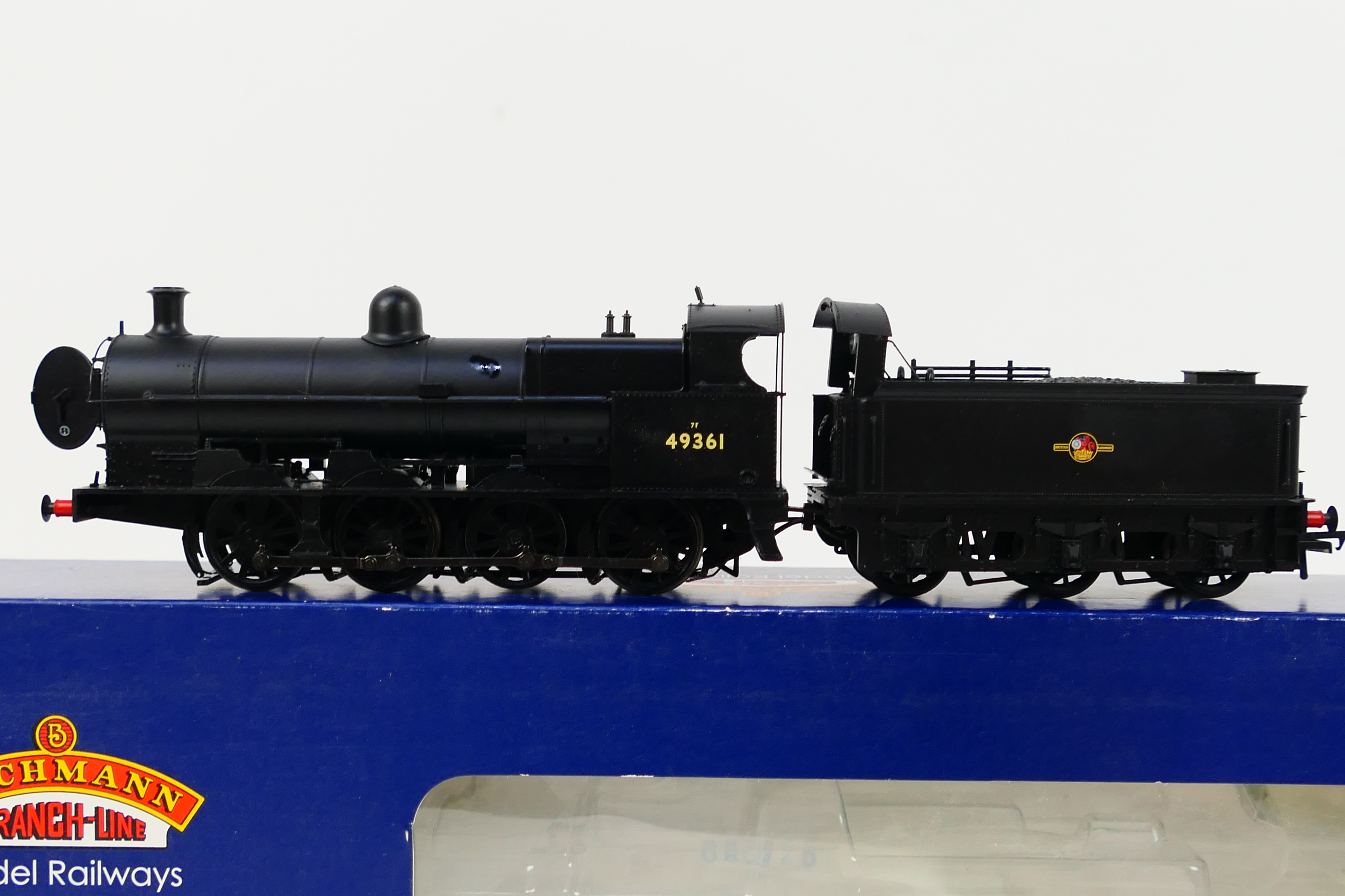 Bachmann - A boxed OO gauge Class G2A 0-8-0 locomotive in BR black livery number 49361 labeled as - Image 2 of 4