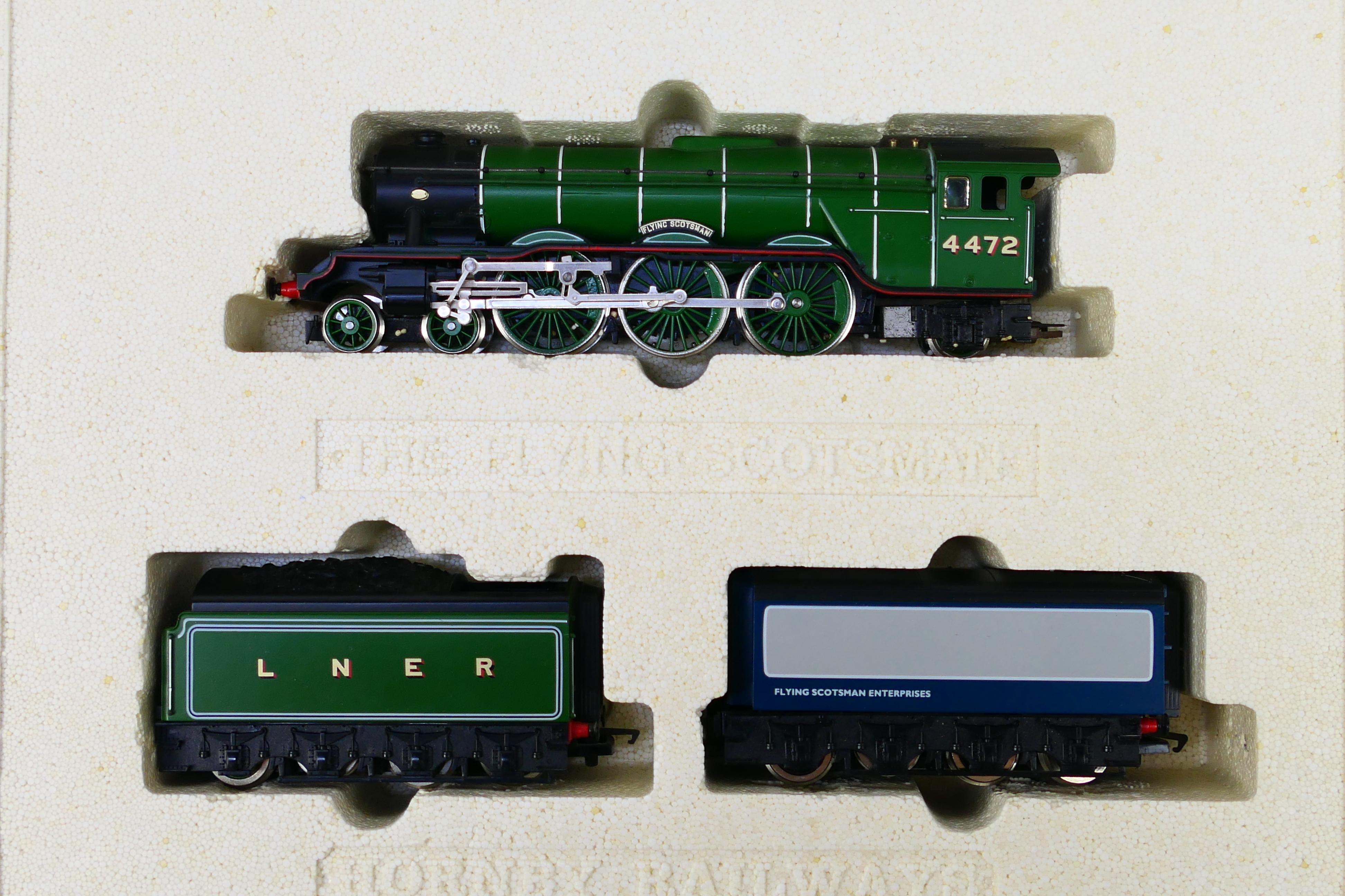 Hornby - A boxed limited edition The Flying Scotsman locomotive with two tenders # R098. - Image 2 of 7
