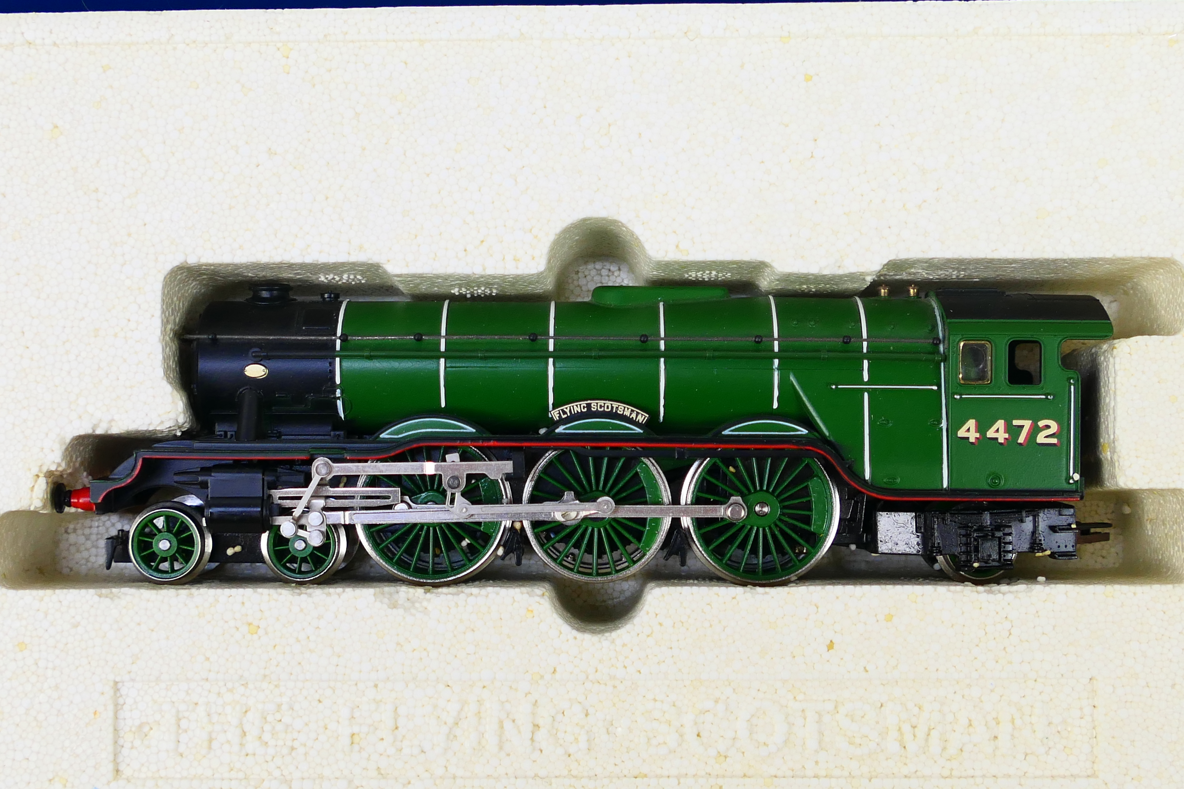 Hornby - A boxed limited edition The Flying Scotsman locomotive with two tenders # R098. - Image 3 of 7