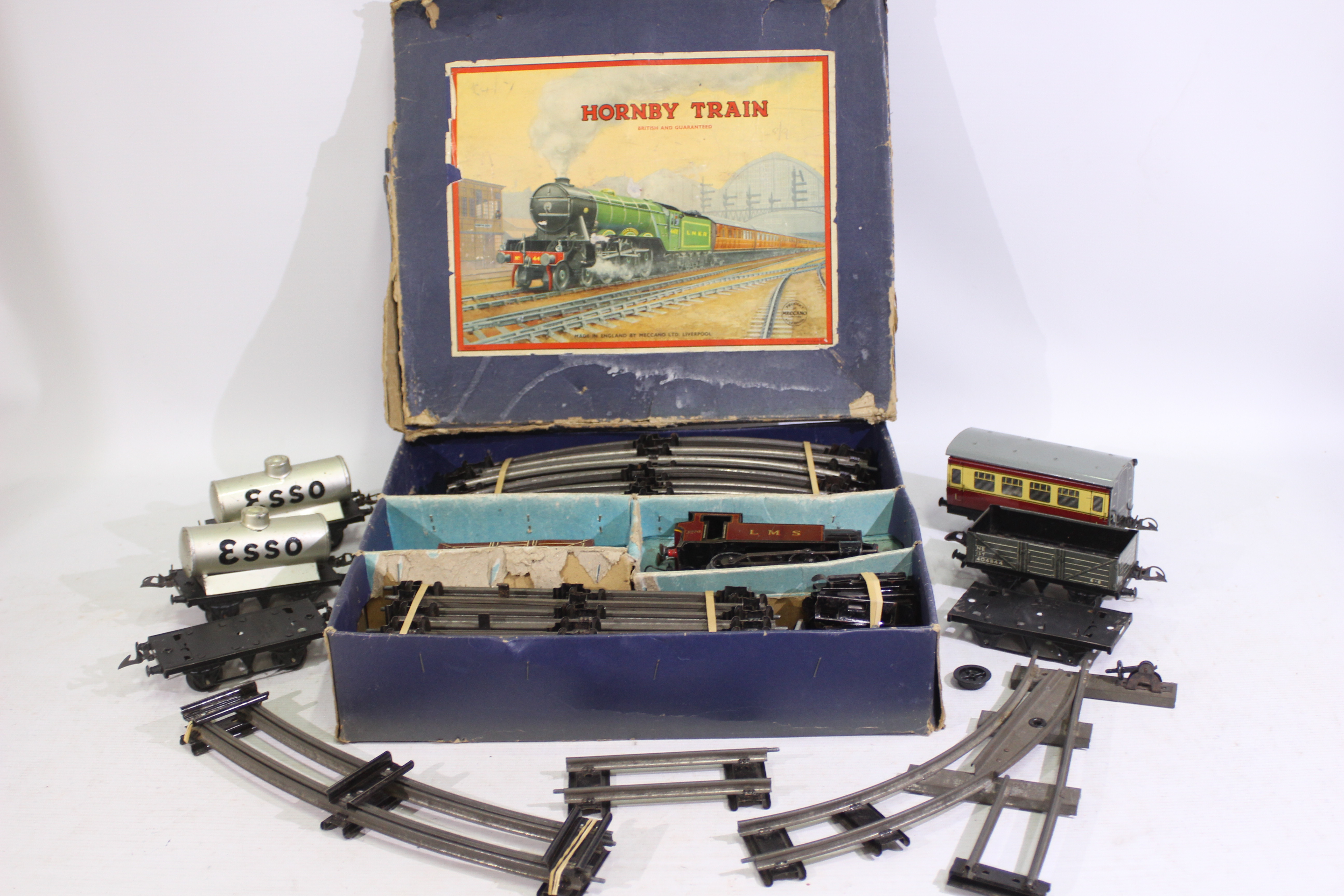 Hornby - A boxed clockwork tinplate O gauge Tank Goods Set # 201 with some extra track sections and