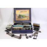 Hornby - A boxed clockwork tinplate O gauge Tank Goods Set # 201 with some extra track sections and