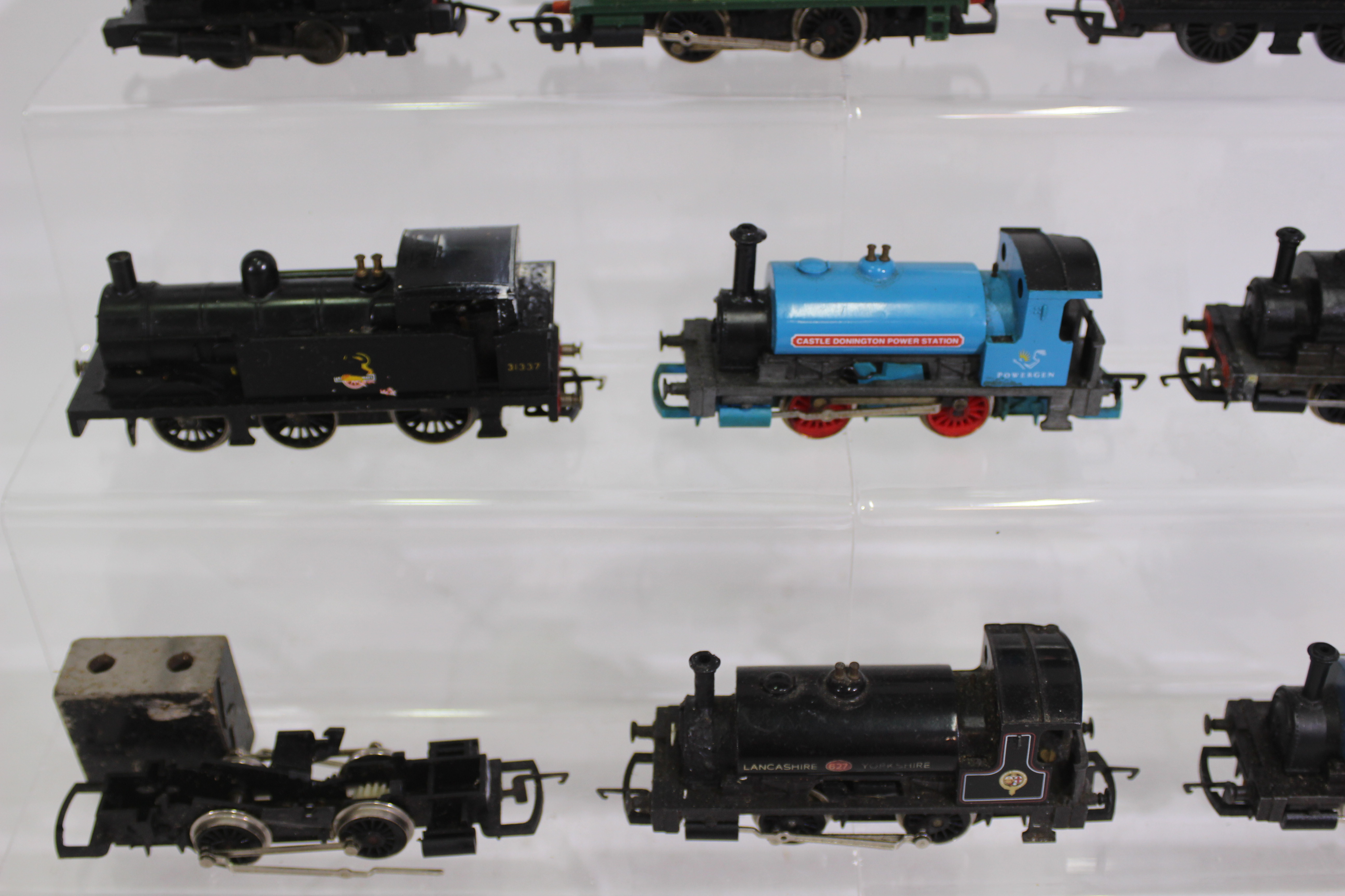 Hornby - 8 x unboxed OO gauge locomotives for spares or restoration including a BR 0-4-0 number - Image 4 of 7