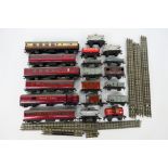 Hornby Dublo - Hornby - An unboxed group of Hornby Dublo OO gauge freight and passenger rolling