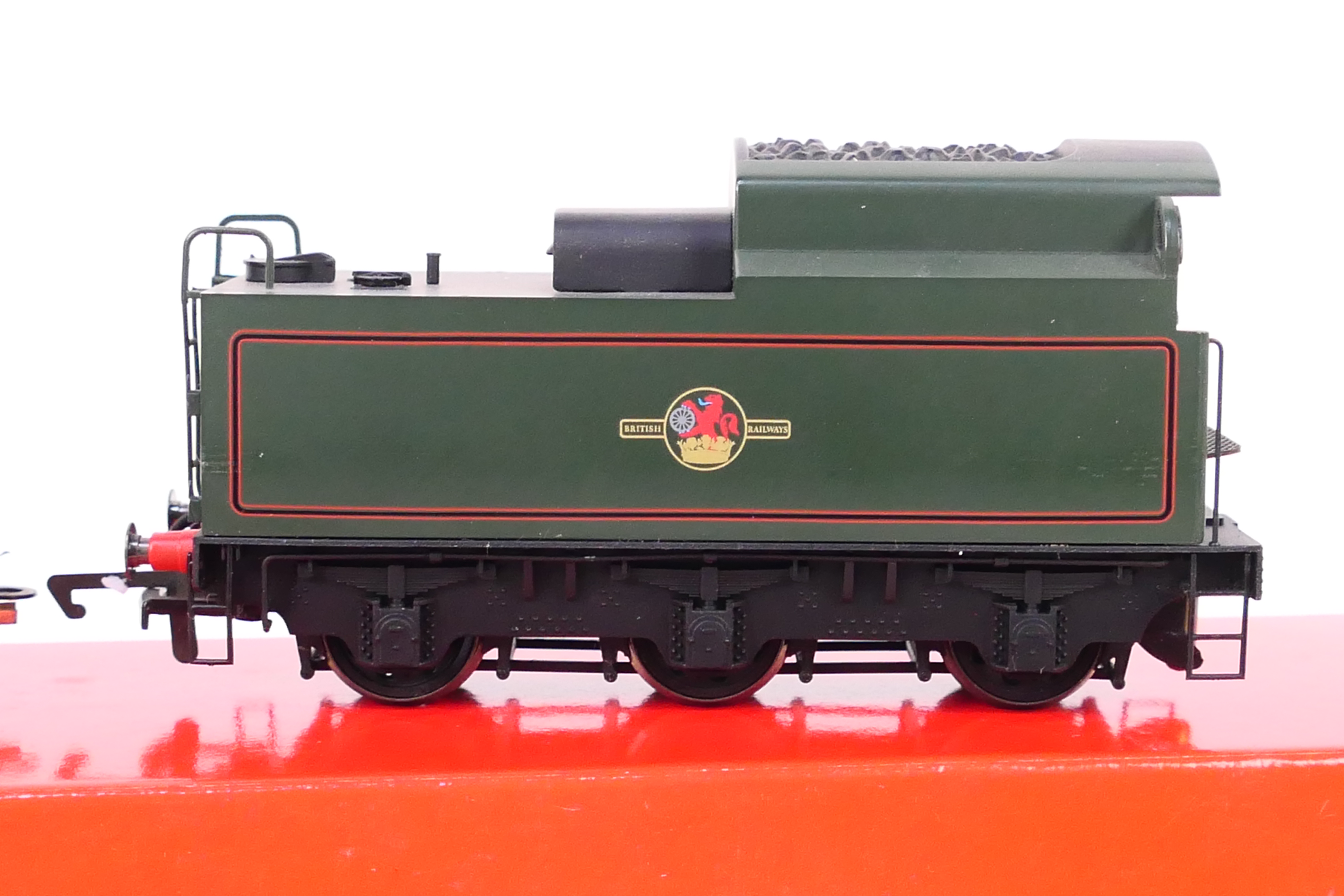 Hornby - A boxed Hornby SUPER DETAIL R2169 Merchant Navy Class 4-6-2 steam locomotive and tender Op. - Image 3 of 3