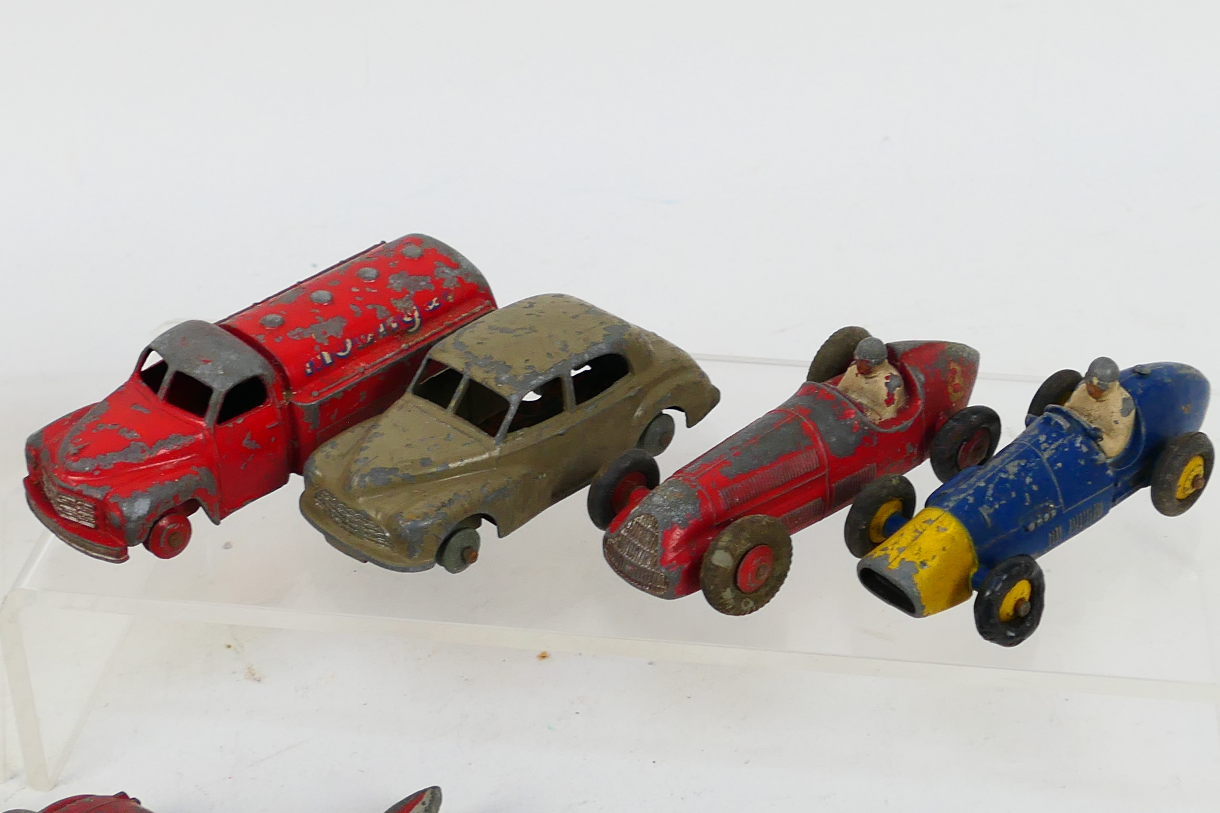 Dinky - A collection of 14 x unboxed vehicles including VW Beetle # 181, Talbot-Lago # 23k, - Image 5 of 5