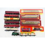 Hornby, Airfix, Tri-ang, Lima - 5 x boxed and 9 x unboxed OO gauge railway carriages, wagons,