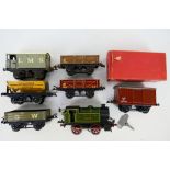 Hornby - An O gauge clockwork 0-4-0 tank engine number 460 in LNER green livery with a boxed goods