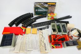 Hornby - A quantity of OO gauge track and trackside accessories including 12 x unused track