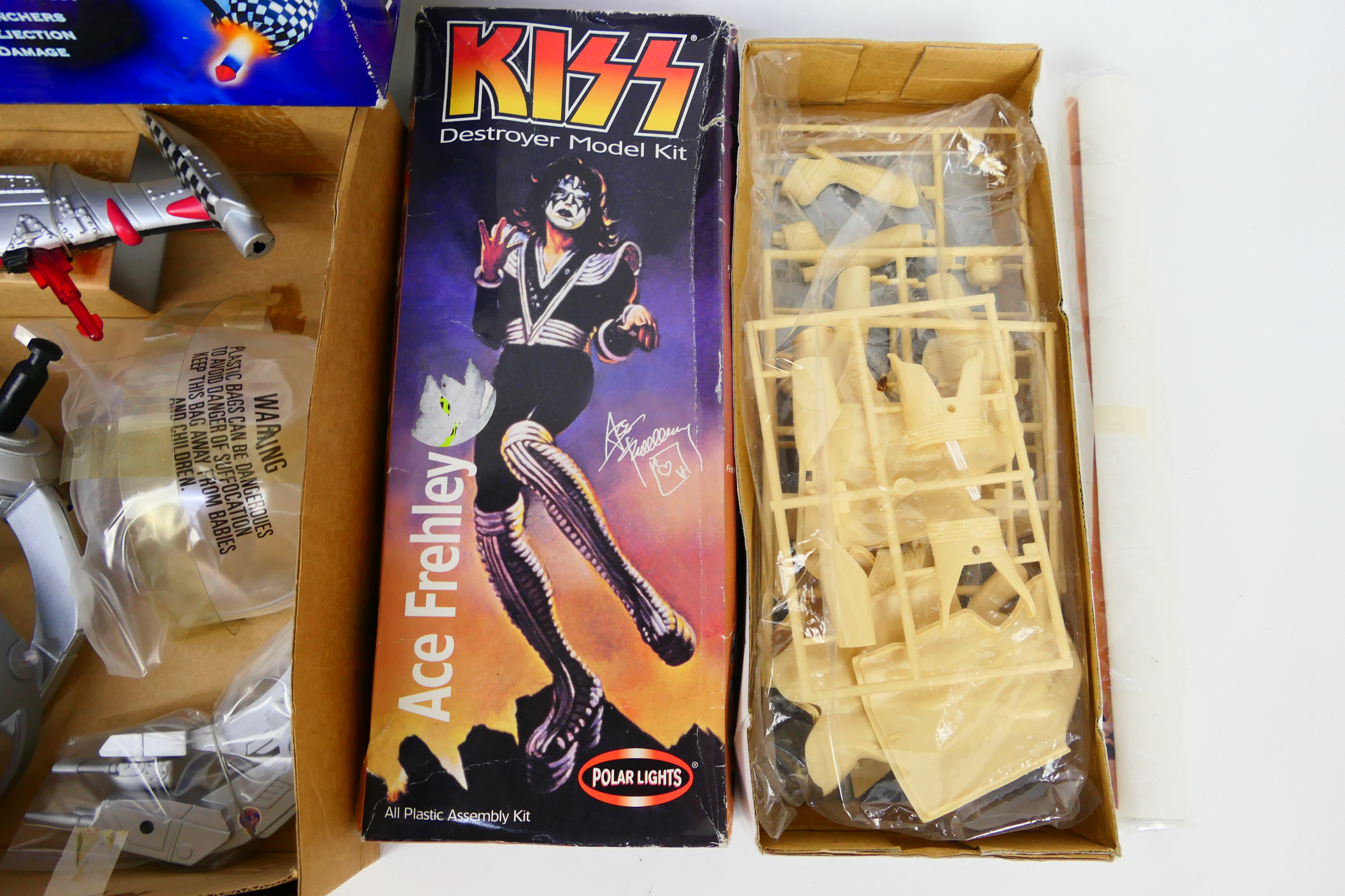 Kiss - Polar Lights - Lost in Space - Trendmasters. - Image 3 of 3