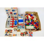 Lego - A quantity of loose vintage Lego bricks with a small amount of boxed vintage Lego