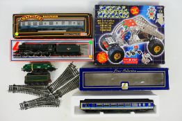 Mainline - Lima - A group of OO gauge items including a Class 156 Super Sprinter power car number