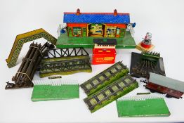 Hornby - A collection of O gauge tinplate items including Windsor Station, foot bridge,