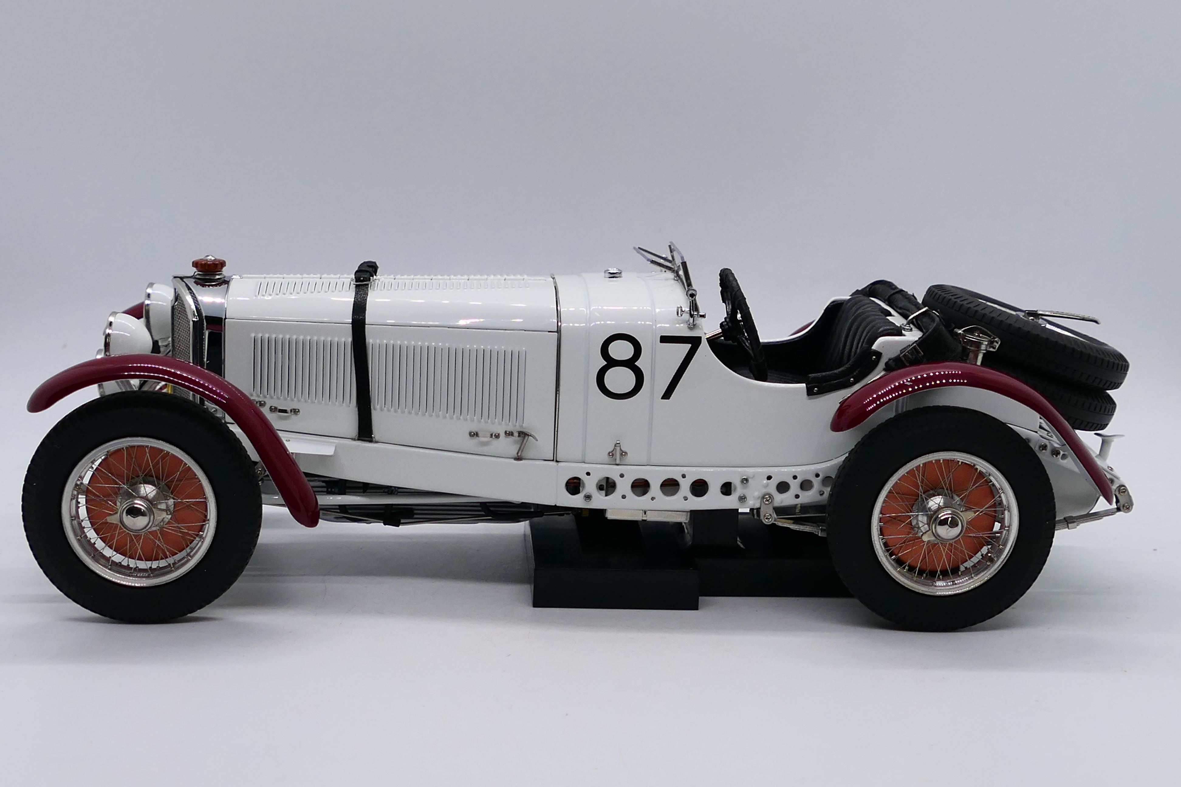 CMC - A boxed limited edition die-cast CMC 1:18 Mercedes-Benz SSKL 1931, Mille Miglia, - Image 3 of 9