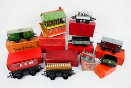 Hornby - 9 x boxed O gauge tinplate items including signal cabin # 42370,