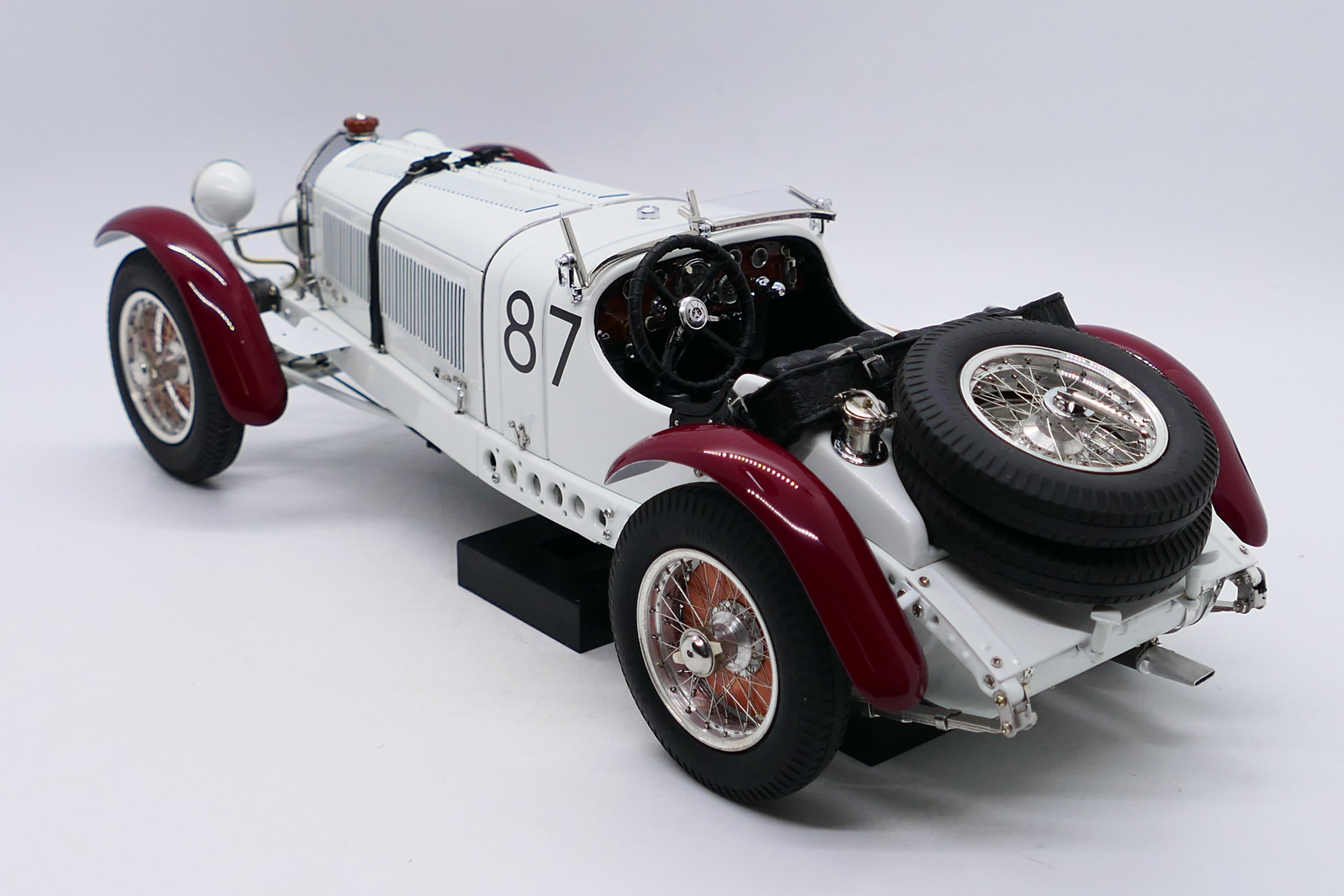 CMC - A boxed limited edition die-cast CMC 1:18 Mercedes-Benz SSKL 1931, Mille Miglia, - Image 4 of 9