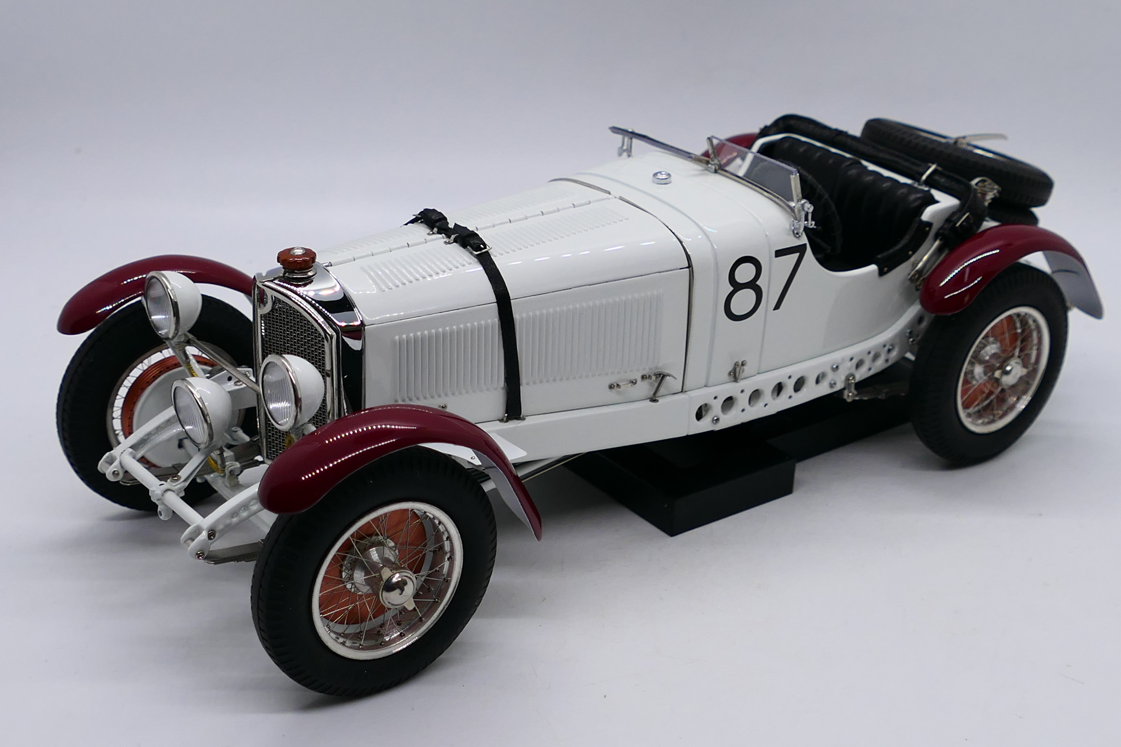 CMC - A boxed limited edition die-cast CMC 1:18 Mercedes-Benz SSKL 1931, Mille Miglia, - Image 2 of 9