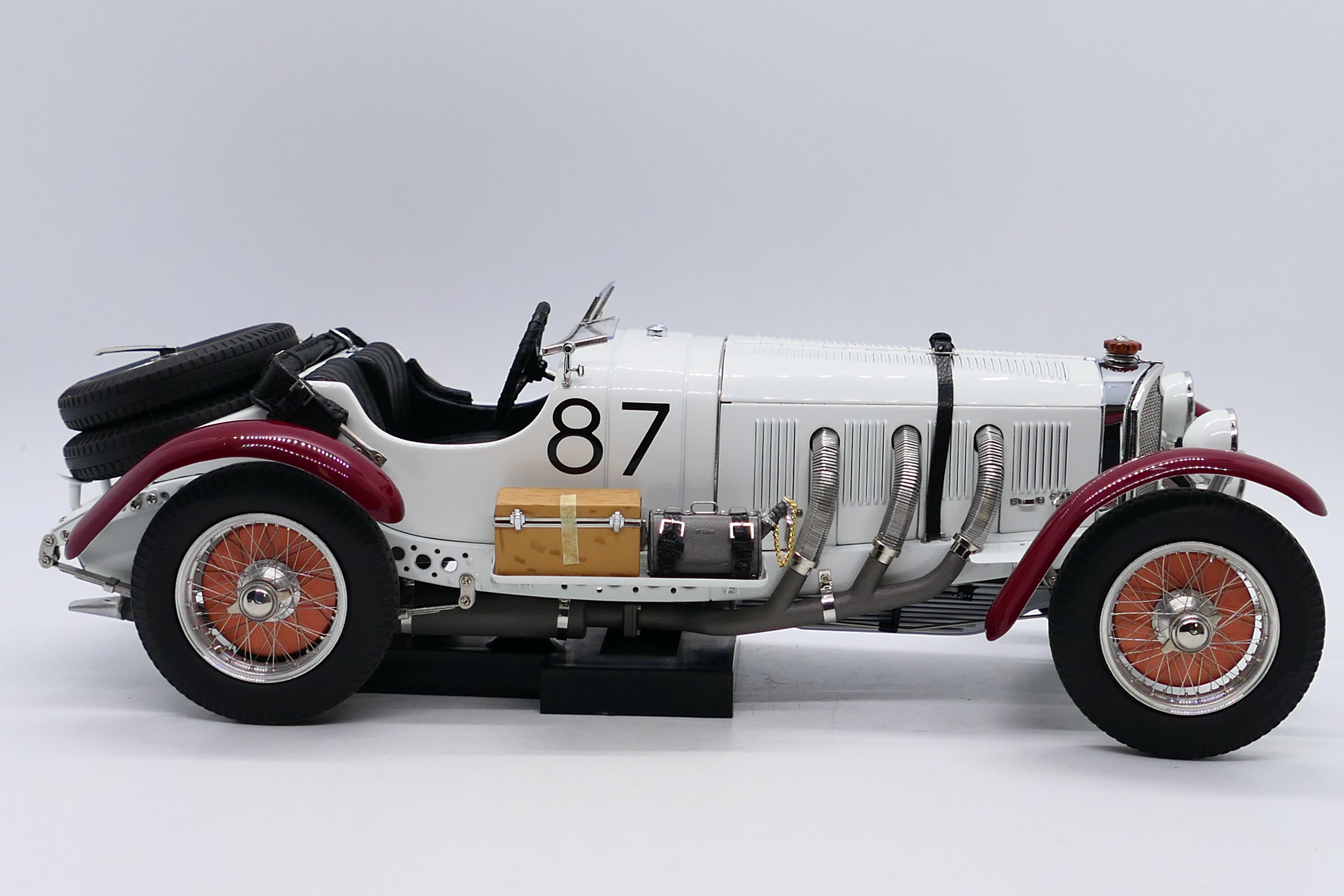 CMC - A boxed limited edition die-cast CMC 1:18 Mercedes-Benz SSKL 1931, Mille Miglia, - Image 6 of 9