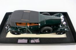 TSM - A damaged 1930 Bentley 8 Litre saloon in 1:18 scale for spares or restoration.