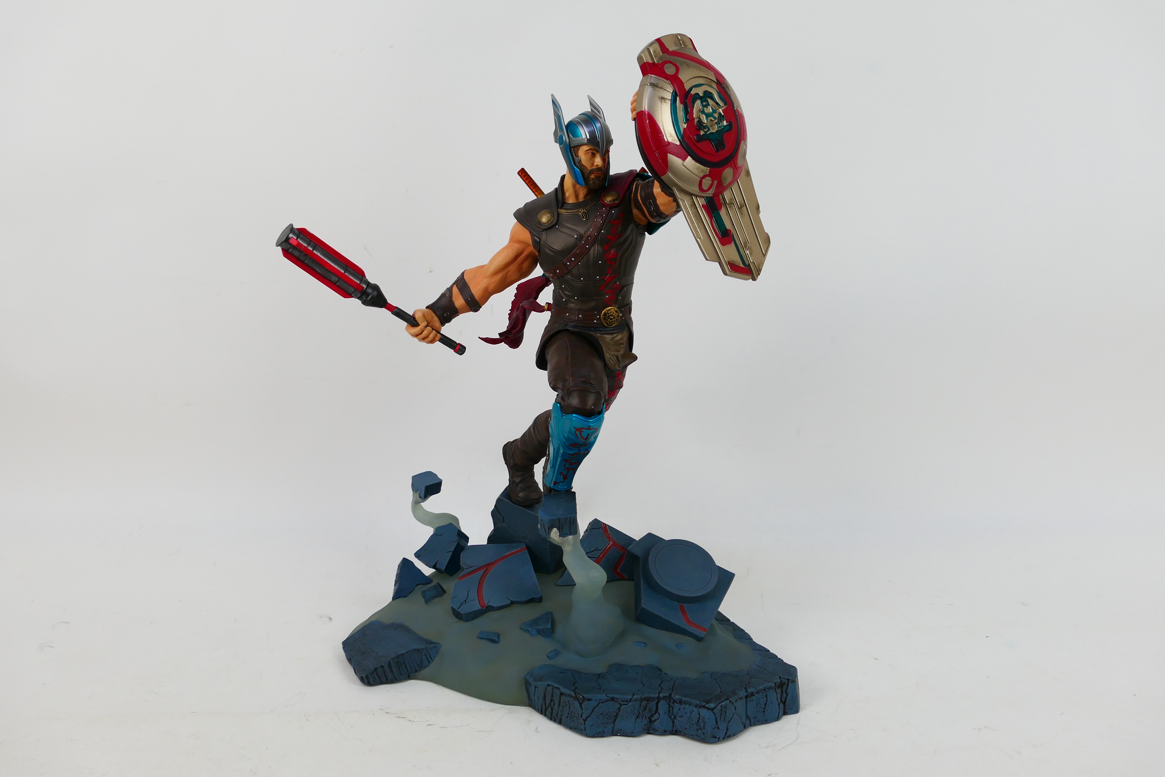 Diamond Select Toys - Marvel - A limited edition Marvel Thor Ragnarok Milestones Gladiator Thor 18 - Image 2 of 11