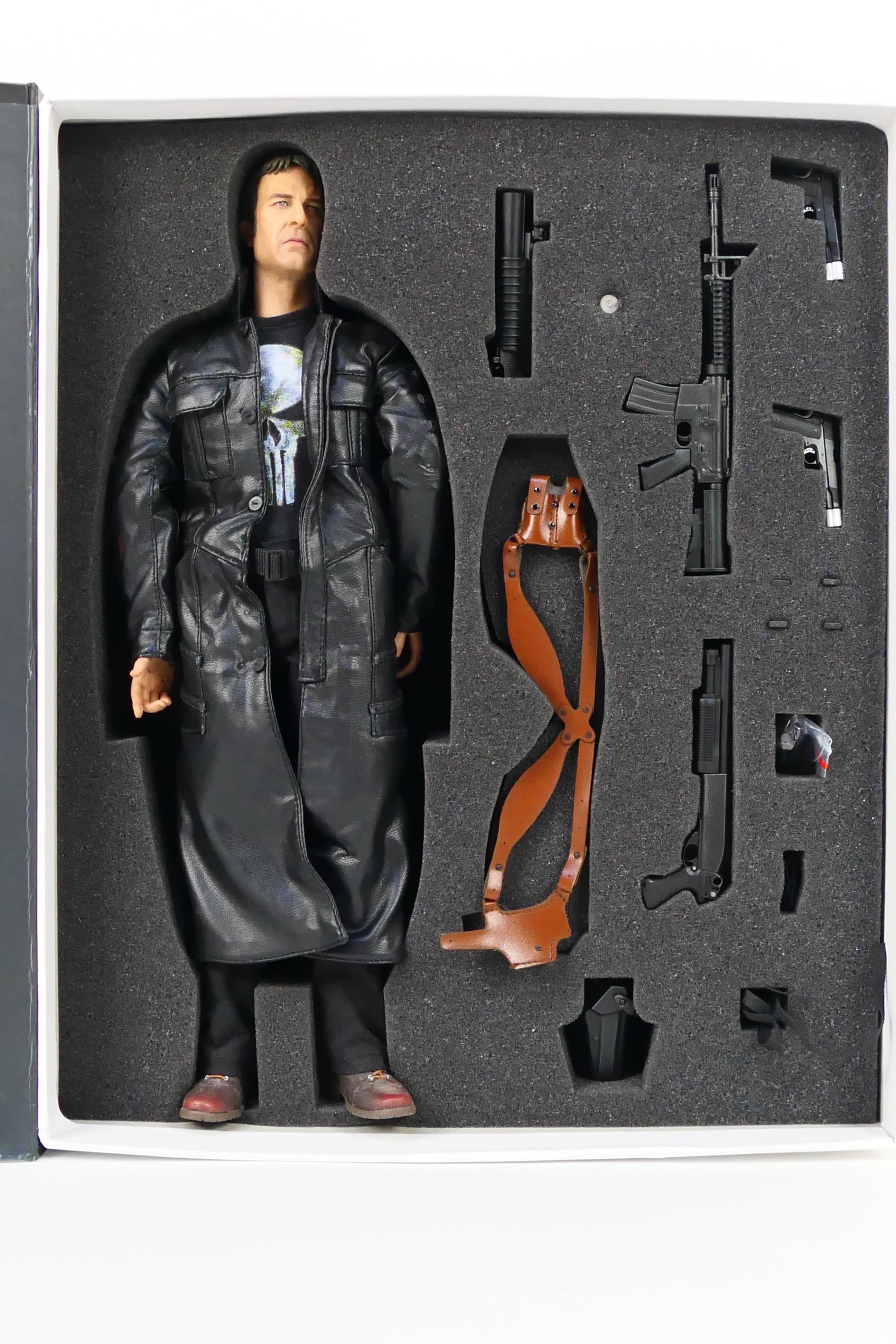 Art-figures - Avenger - A boxed 12 inch Frank Castle 1/6 scale figure with accessories # AF-005. - Image 2 of 5