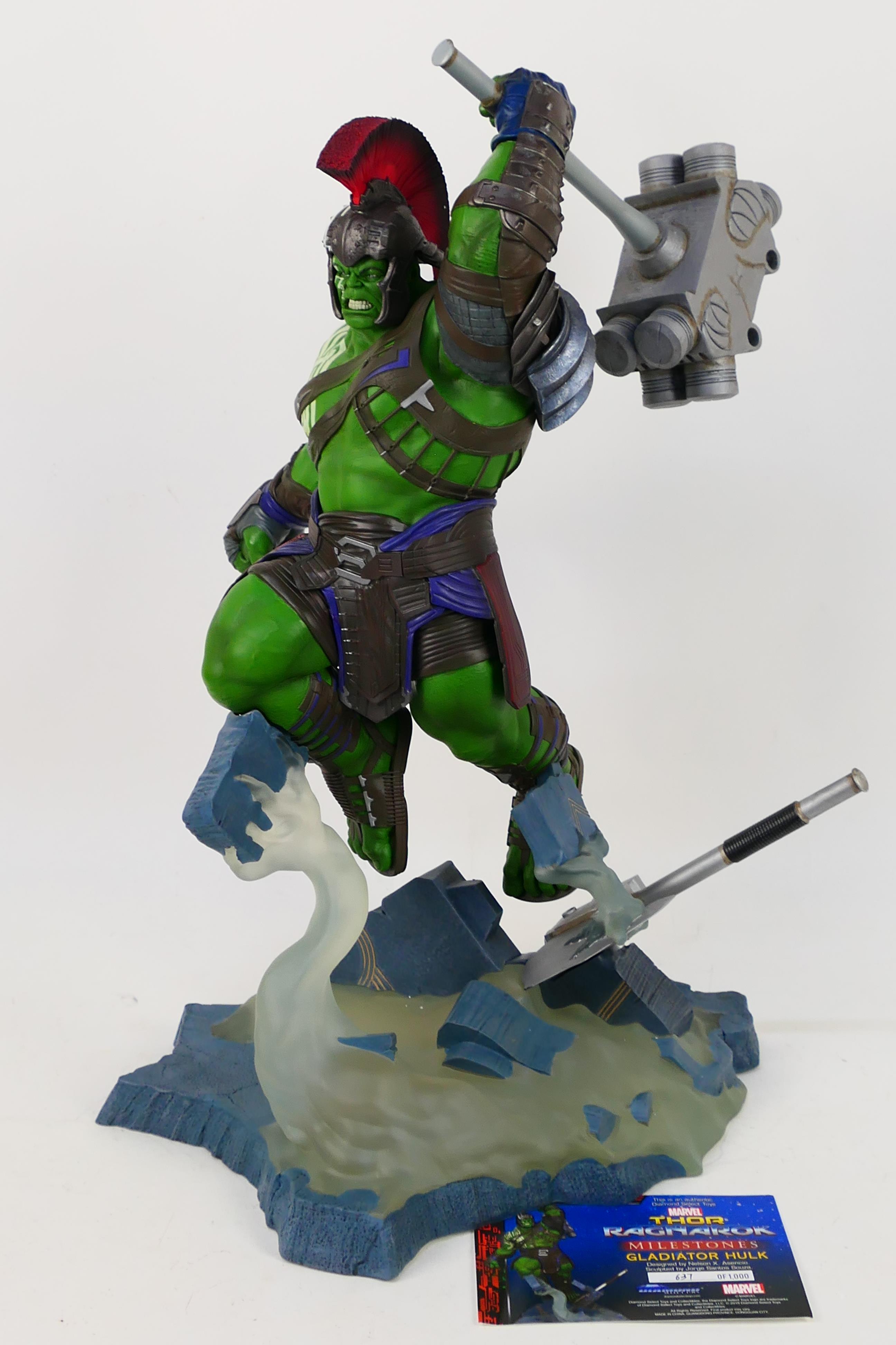 Diamond Select Toys - Marvel - A limited edition Marvel Thor Ragnarok Milestones Gladiator Hulk 23 - Image 3 of 10
