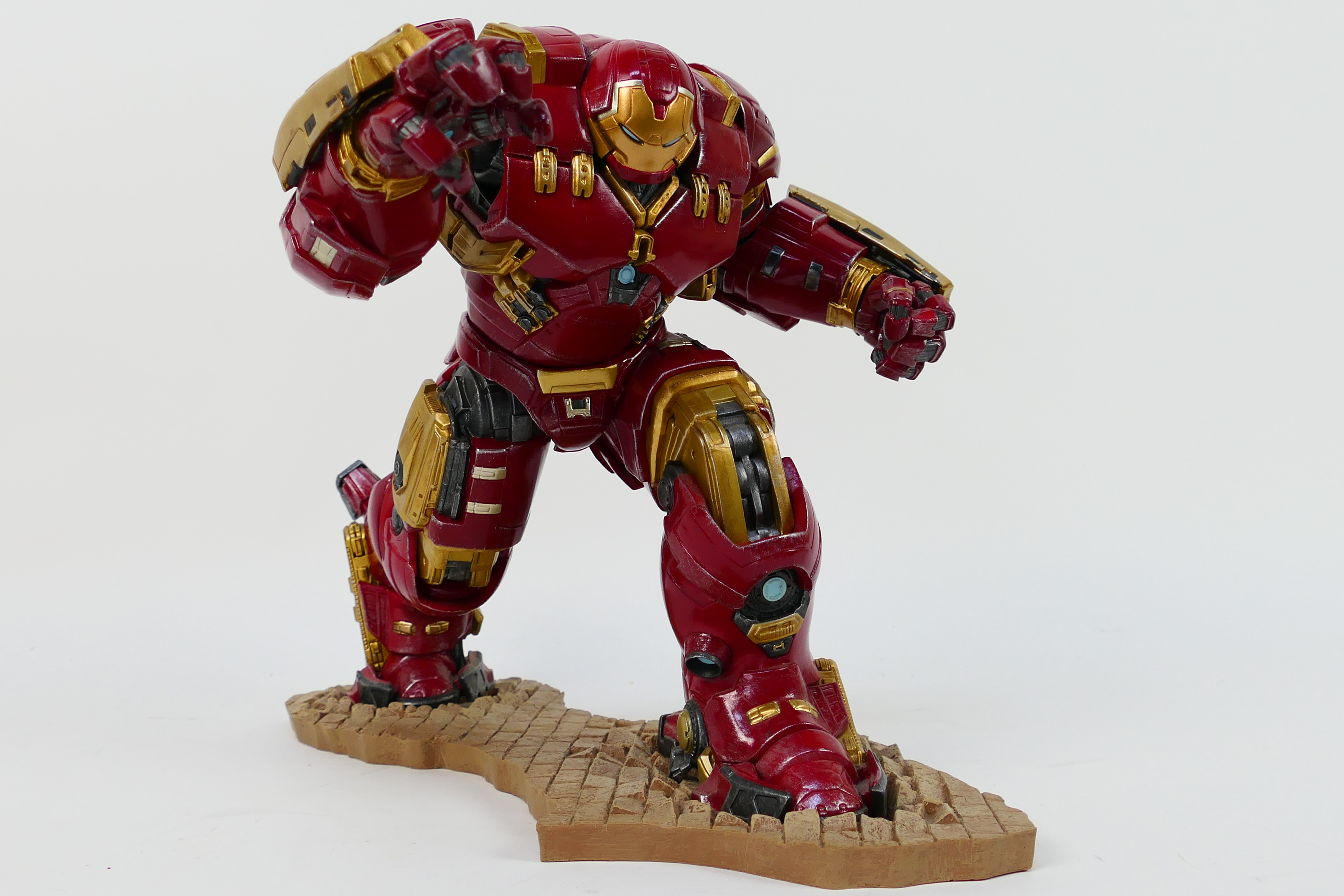 Kotobukiya - Marvel - A boxed Avengers Age Of Ultron Hulkbuster pre painted model kit statue in - Image 4 of 5