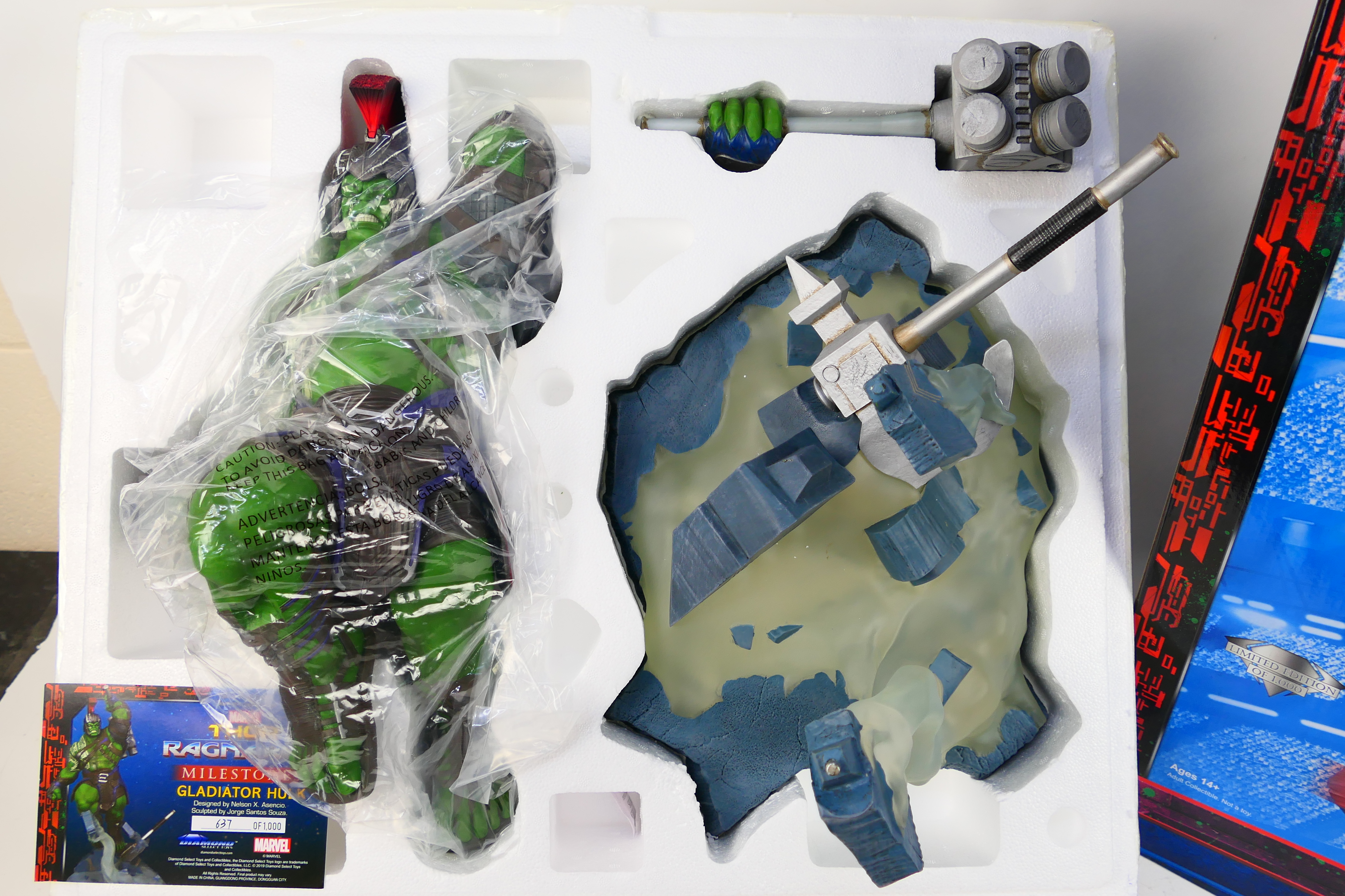 Diamond Select Toys - Marvel - A limited edition Marvel Thor Ragnarok Milestones Gladiator Hulk 23 - Image 2 of 10