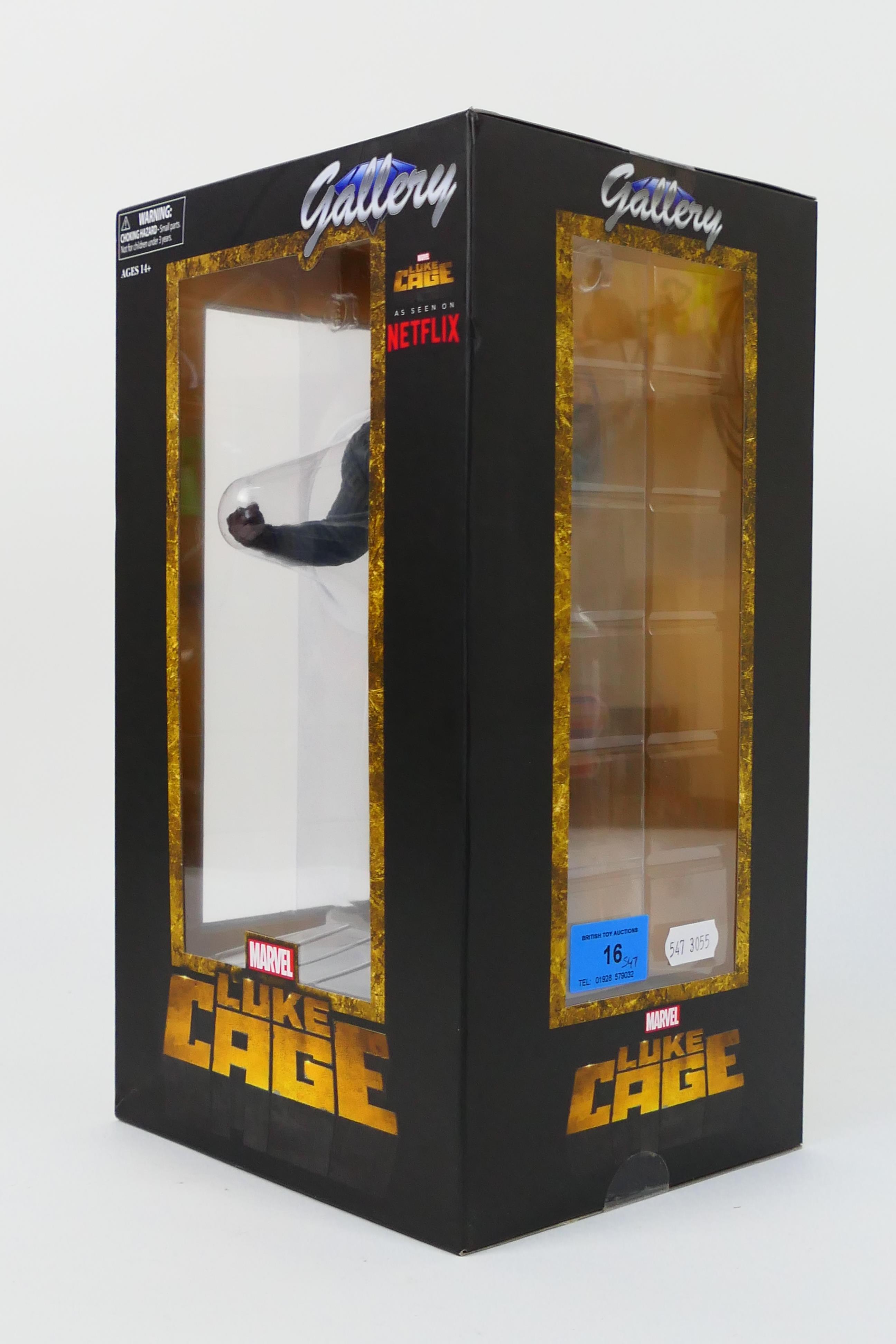 Diamond Select Toys - Marvel - A factory sealed 11 inch Luke Cage diorama sculpted by Rocco - Image 2 of 3