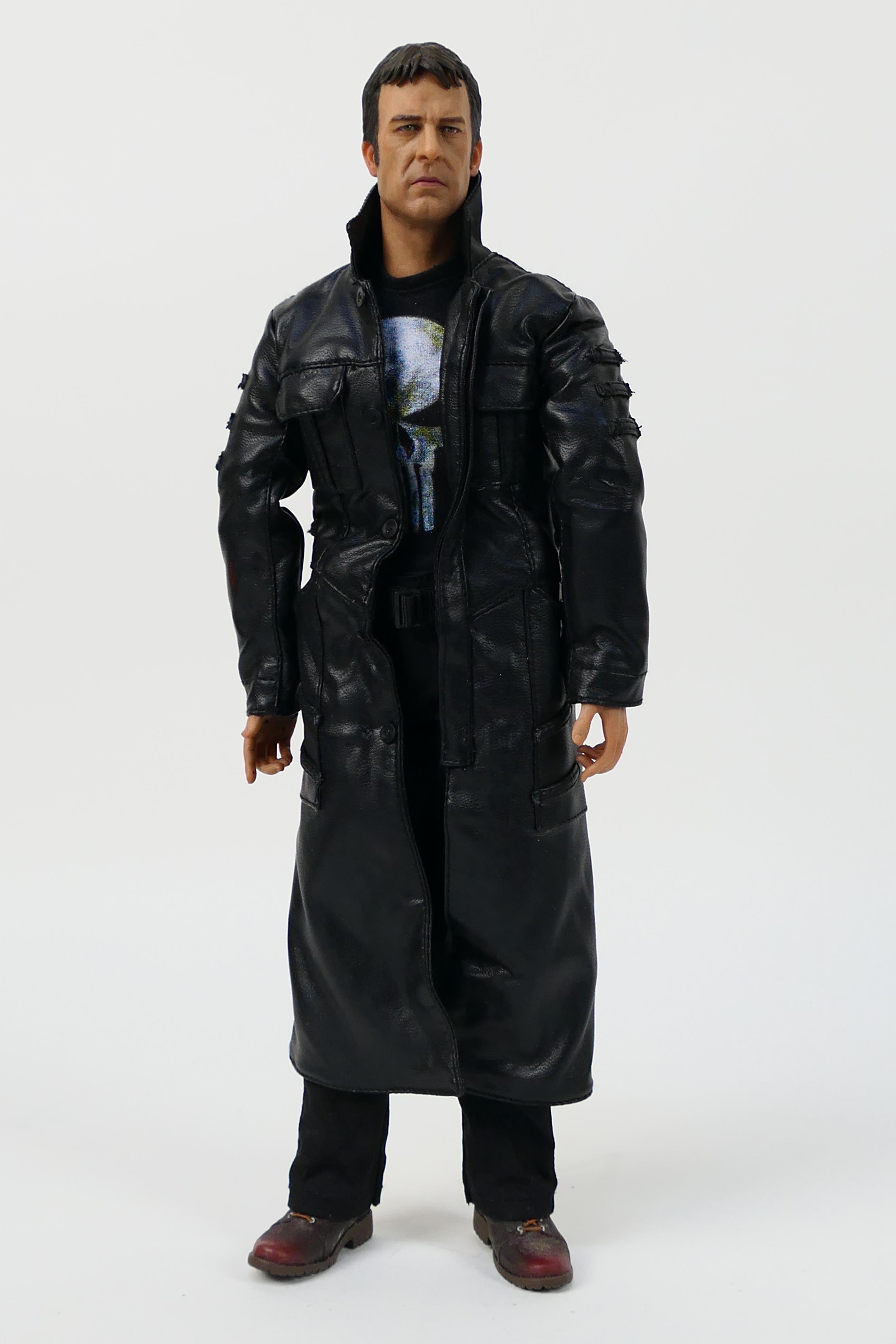 Art-figures - Avenger - A boxed 12 inch Frank Castle 1/6 scale figure with accessories # AF-005. - Image 3 of 5