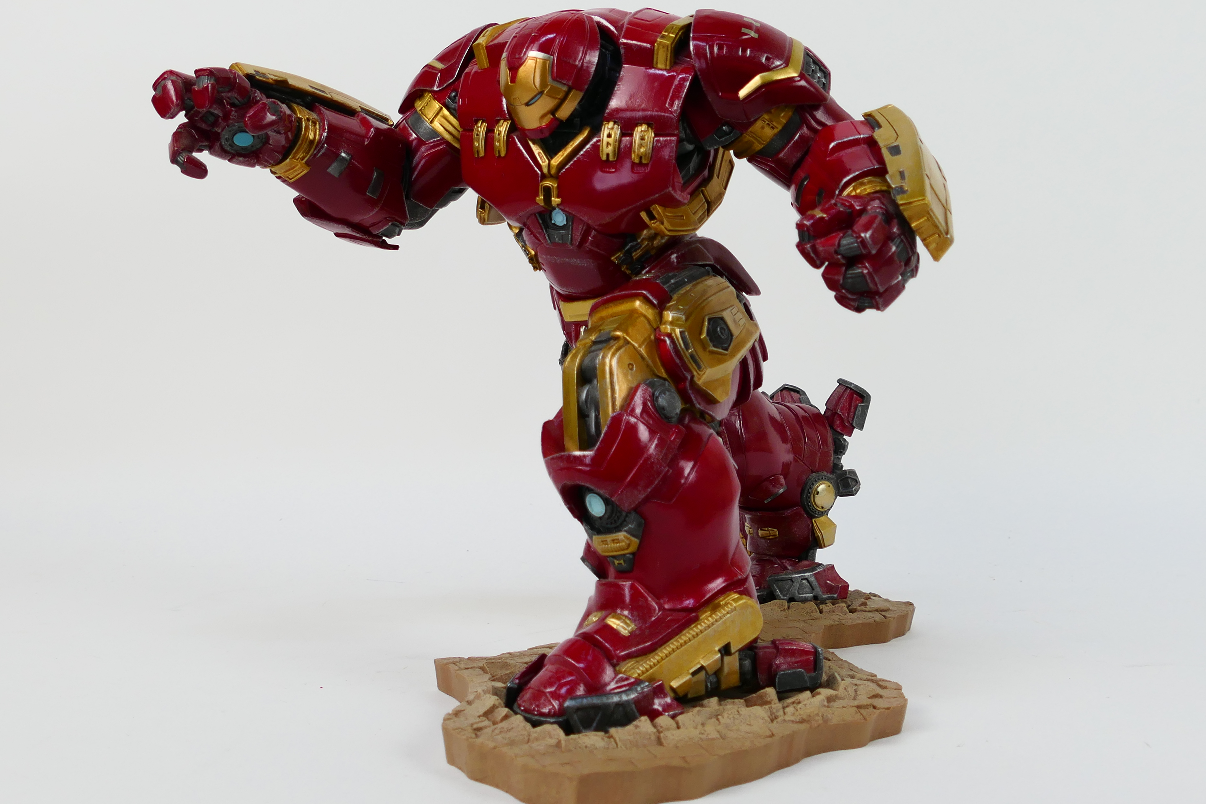 Kotobukiya - Marvel - A boxed Avengers Age Of Ultron Hulkbuster pre painted model kit statue in - Image 5 of 5