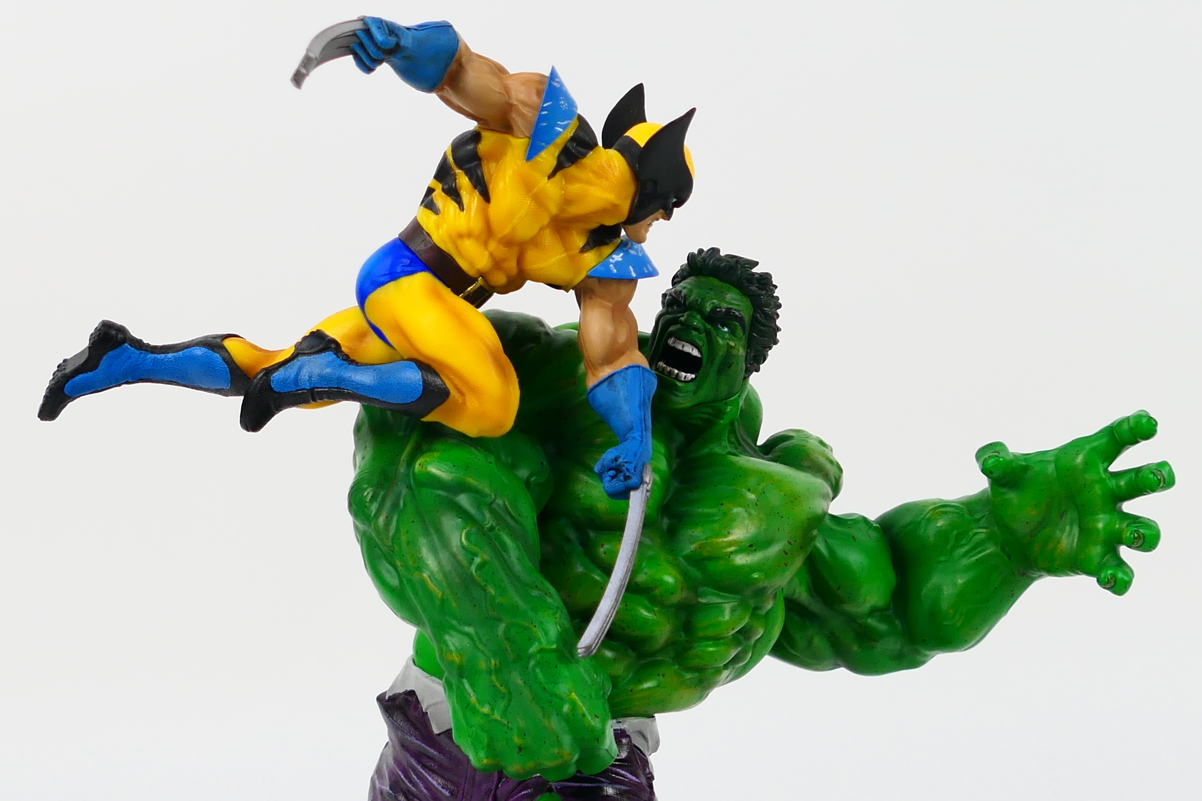 Tianbaotoys - Marvel - A boxed Hulk vs. Wolverine statue which is approximately 12 inches tall. - Image 4 of 6