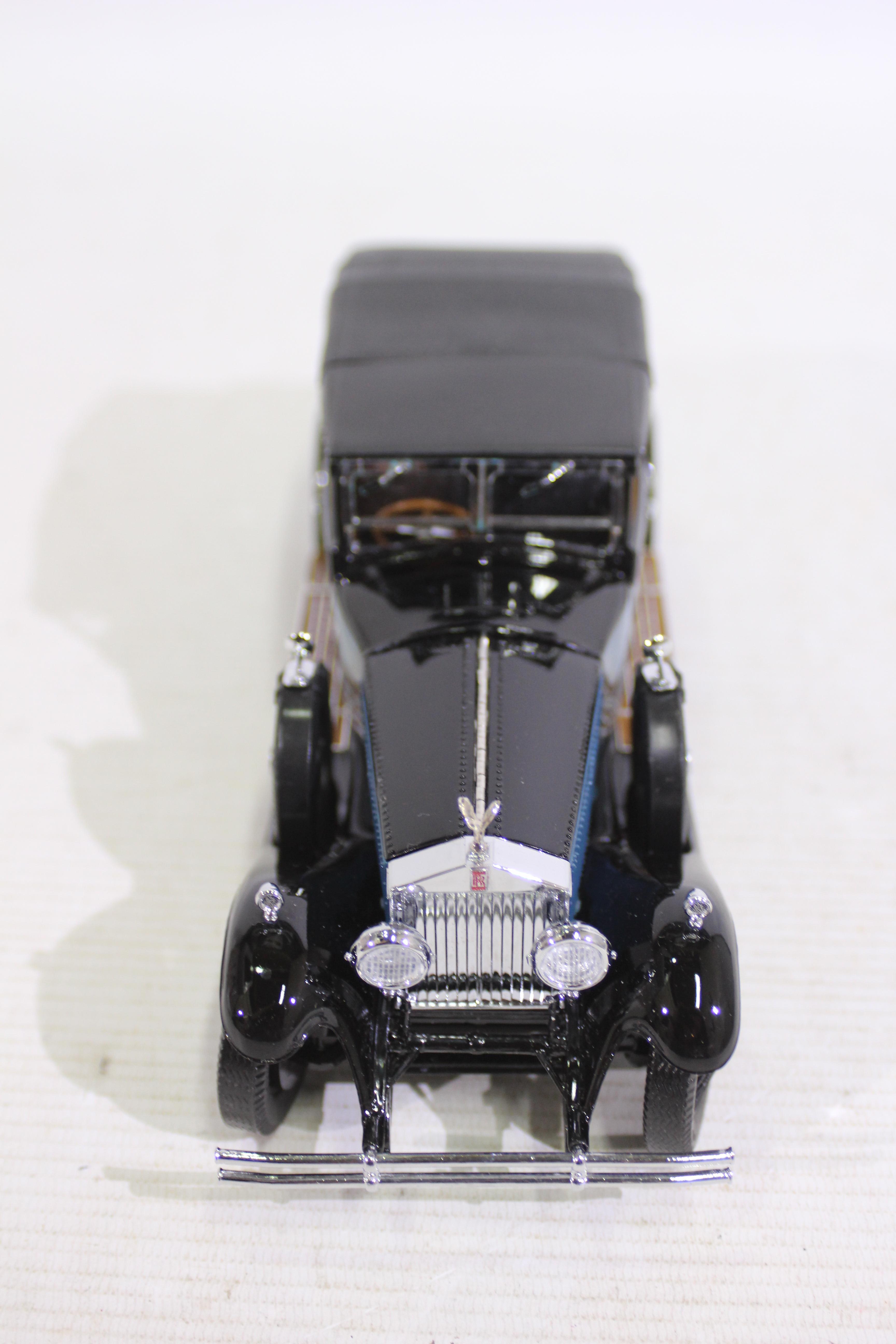 Franklin Mint - A boxed 1929 Rolls Royce Phantom I Cabriolet De Ville in 1:24 scale. - Image 5 of 6