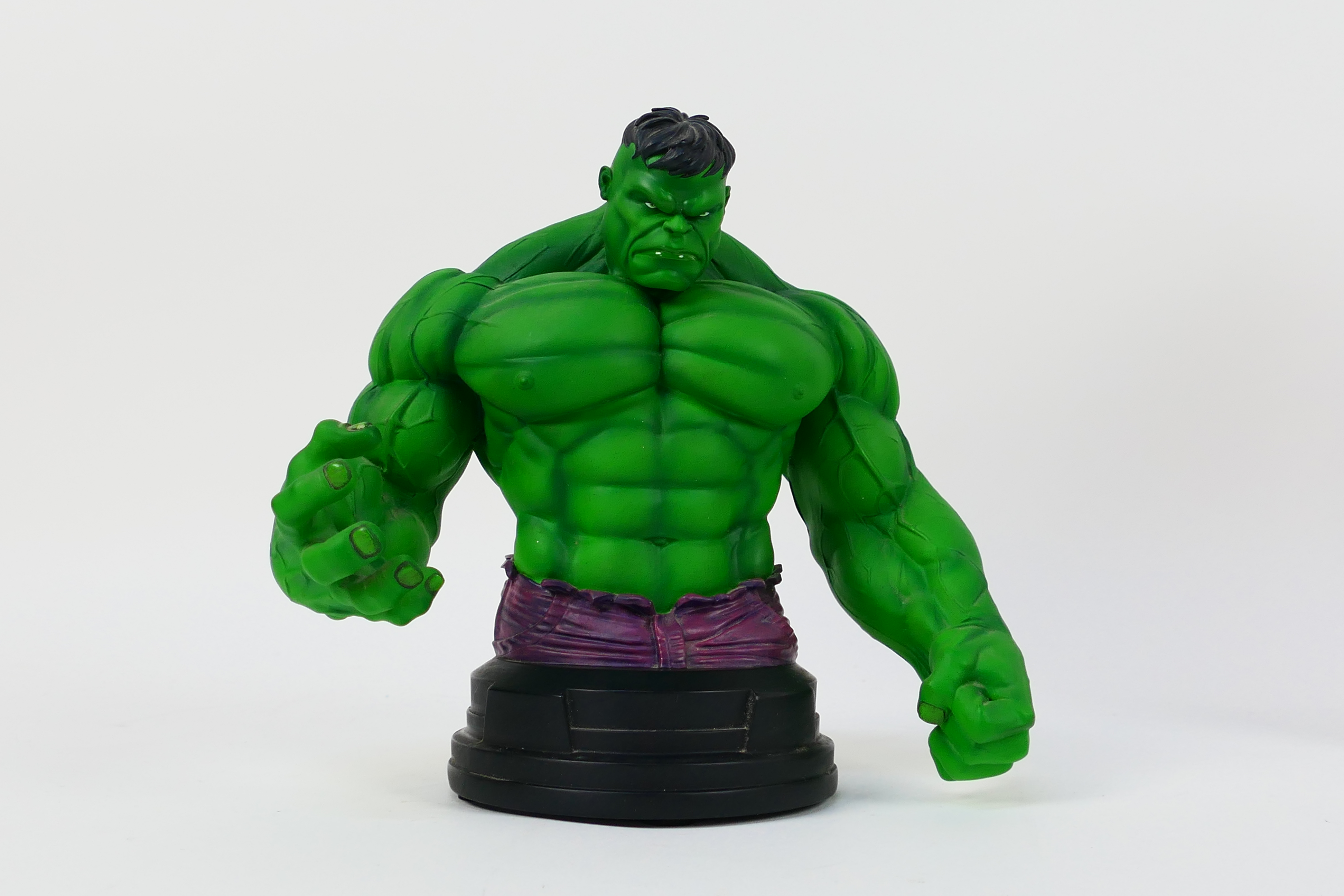 Gentle Giant Ltd - Marvel - A limited edition The Incredible Hulk 7.5 inch mini bust. - Image 2 of 6