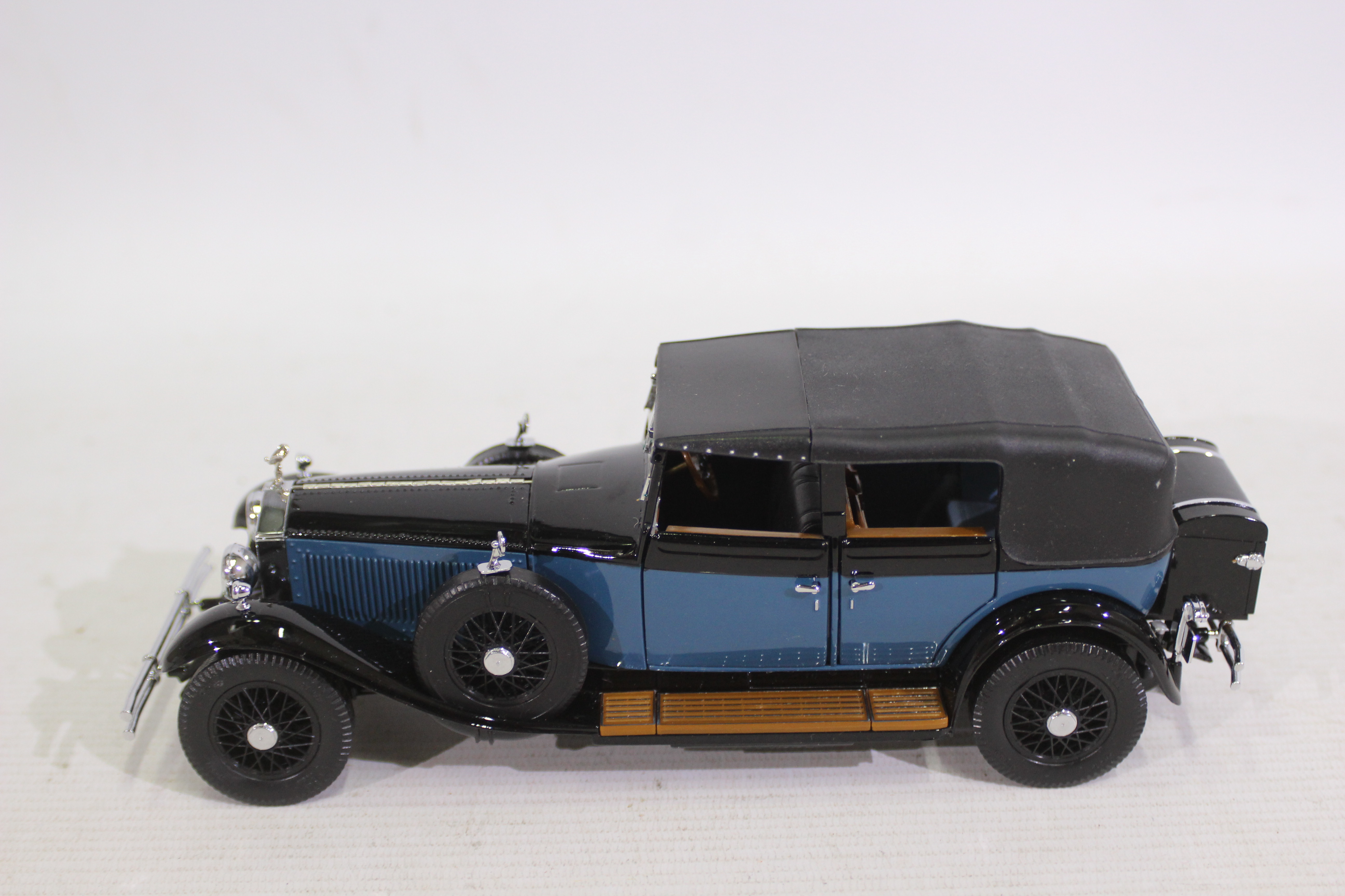 Franklin Mint - A boxed 1929 Rolls Royce Phantom I Cabriolet De Ville in 1:24 scale. - Image 3 of 6