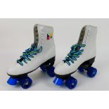 Unbranded - A pair of vintage style Roller Boots in white with 54 mm wheels.