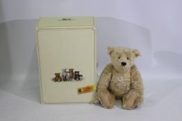 Steiff - A boxed limited edition #000683 blonde mohair Steiff bear - The '1920 Classic Teddy Bear'