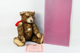 Steiff - A large boxed limited edition #407239 mohair Steiff bear - The replica '1926 Happy