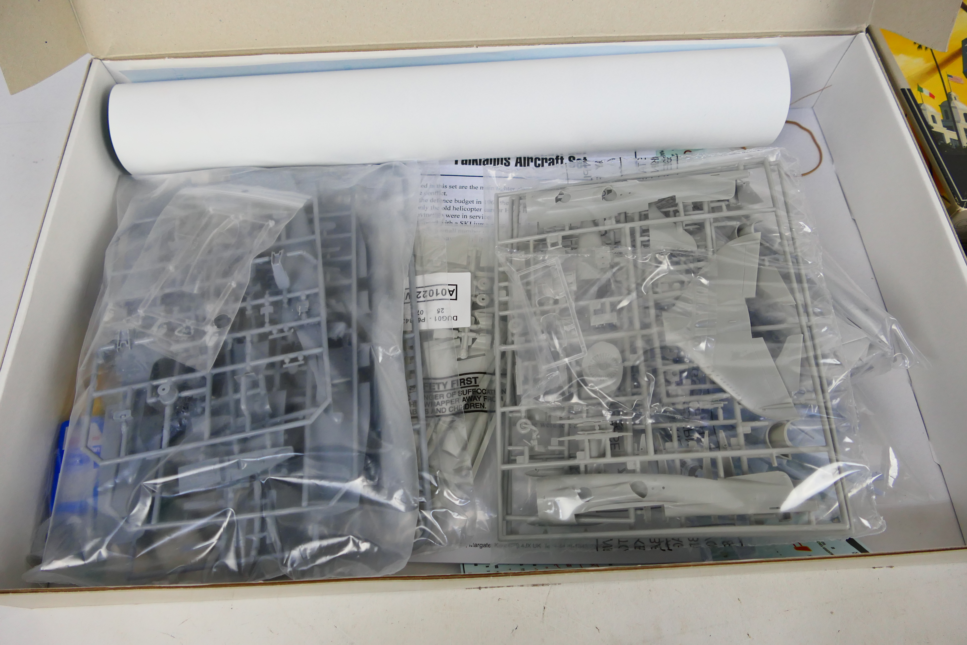 Airfix - Tamiya - Revell - Fujimi - Humbrol - Five boxed plastic model military aircraft kits - Image 3 of 4