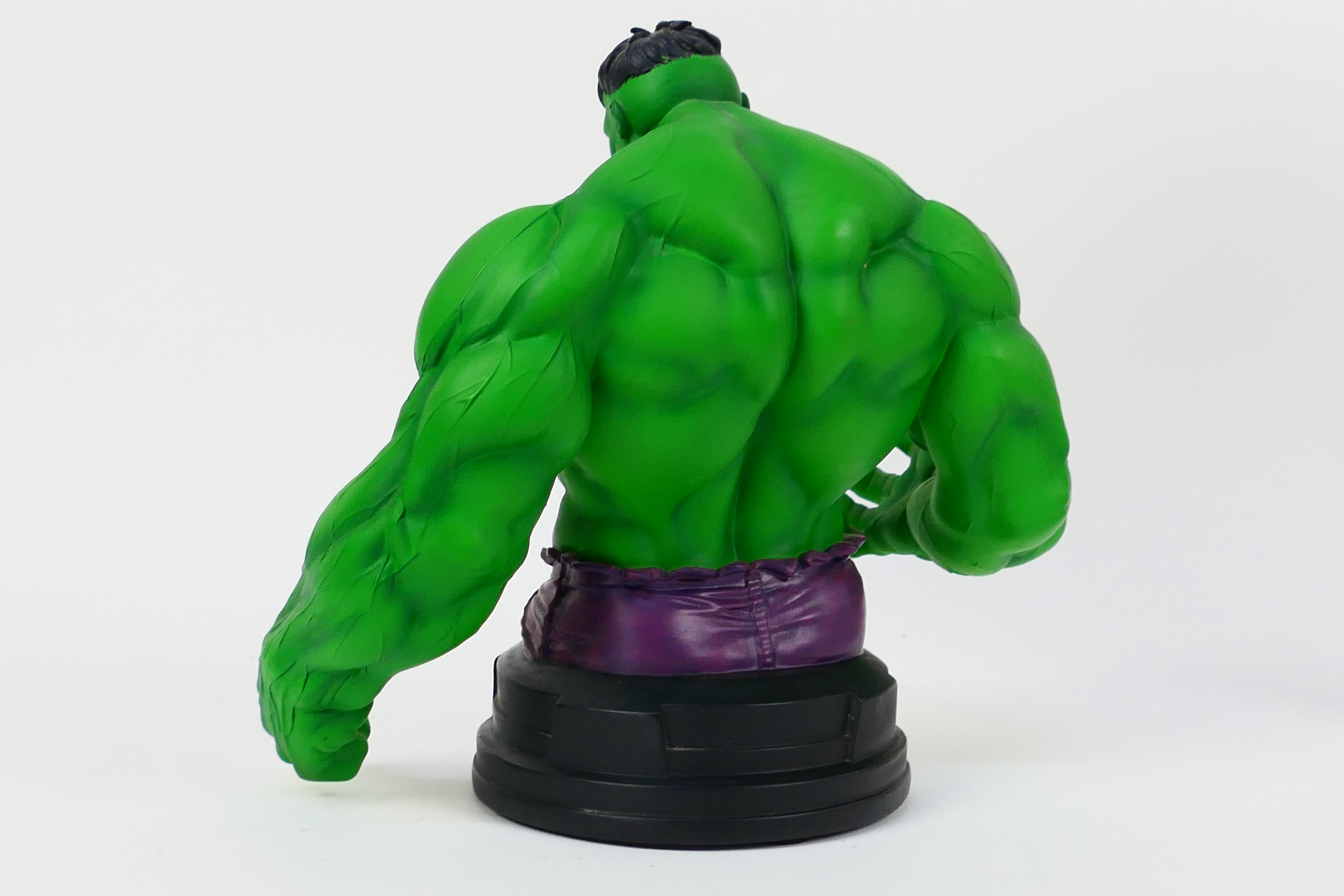 Gentle Giant Ltd - Marvel - A limited edition The Incredible Hulk 7.5 inch mini bust. - Image 4 of 6