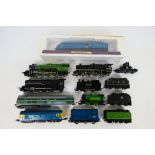 Hornby - Mainline - Other - An unboxed group of OO gauge locomotives with a boxed static OO gauge