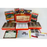 Hornby - Skaledale - Others - A collection of boxed OO gauge model railway scenics and accessories.