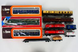 Lima - A rake of boxed and unboxed HO/OO gauge passenger and freight rolling stock from Lima.