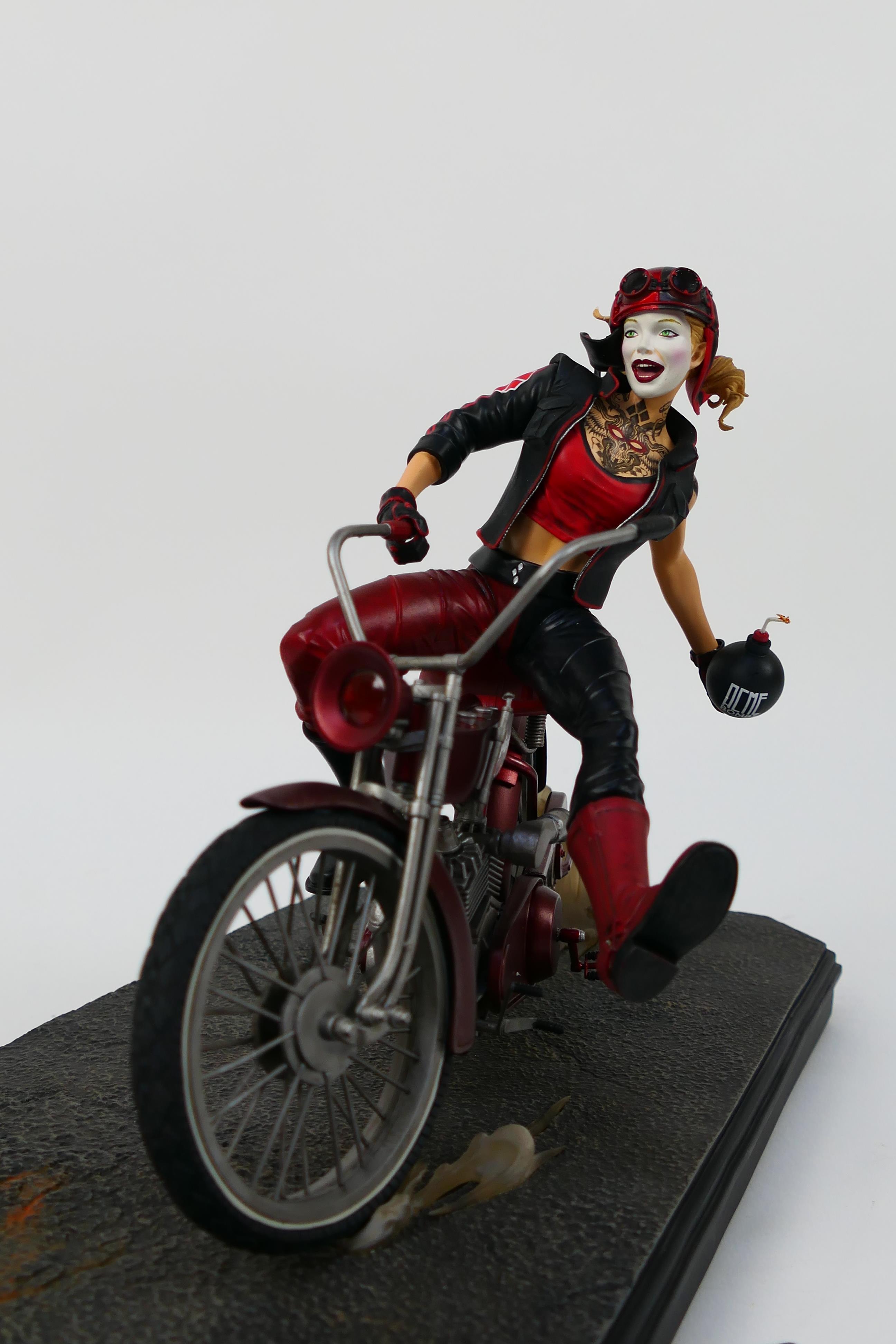 DC Collectibles - Harley Quinn - A limited edition Gotham City Garage Harley Quinn on motorcycle - Image 6 of 8
