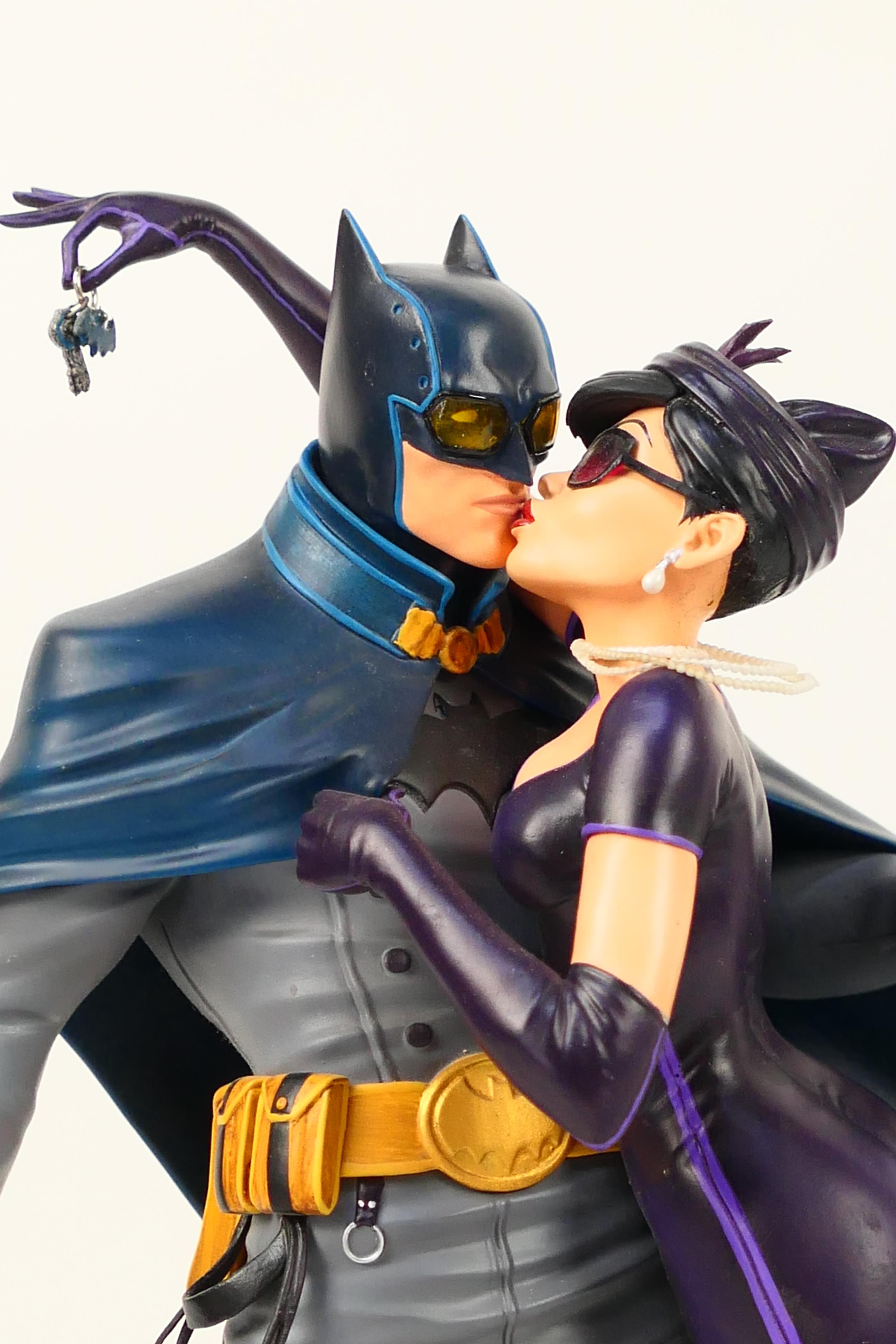 DC Collectibles - Batman - A limited edition DC Bombshells series Batman & Catwoman deluxe statue - Image 3 of 5