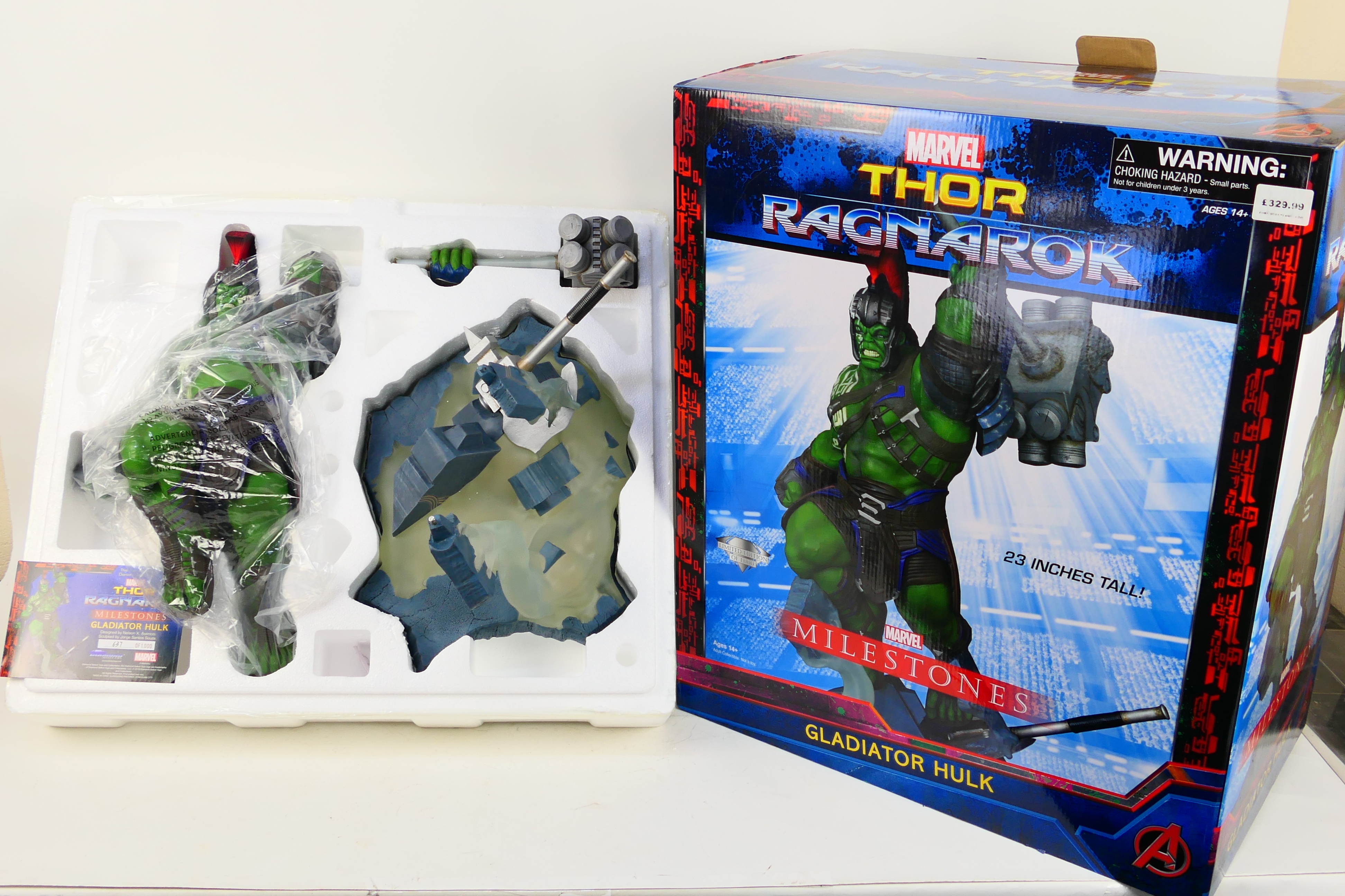 Diamond Select Toys - Marvel - A limited edition Marvel Thor Ragnarok Milestones Gladiator Hulk 23
