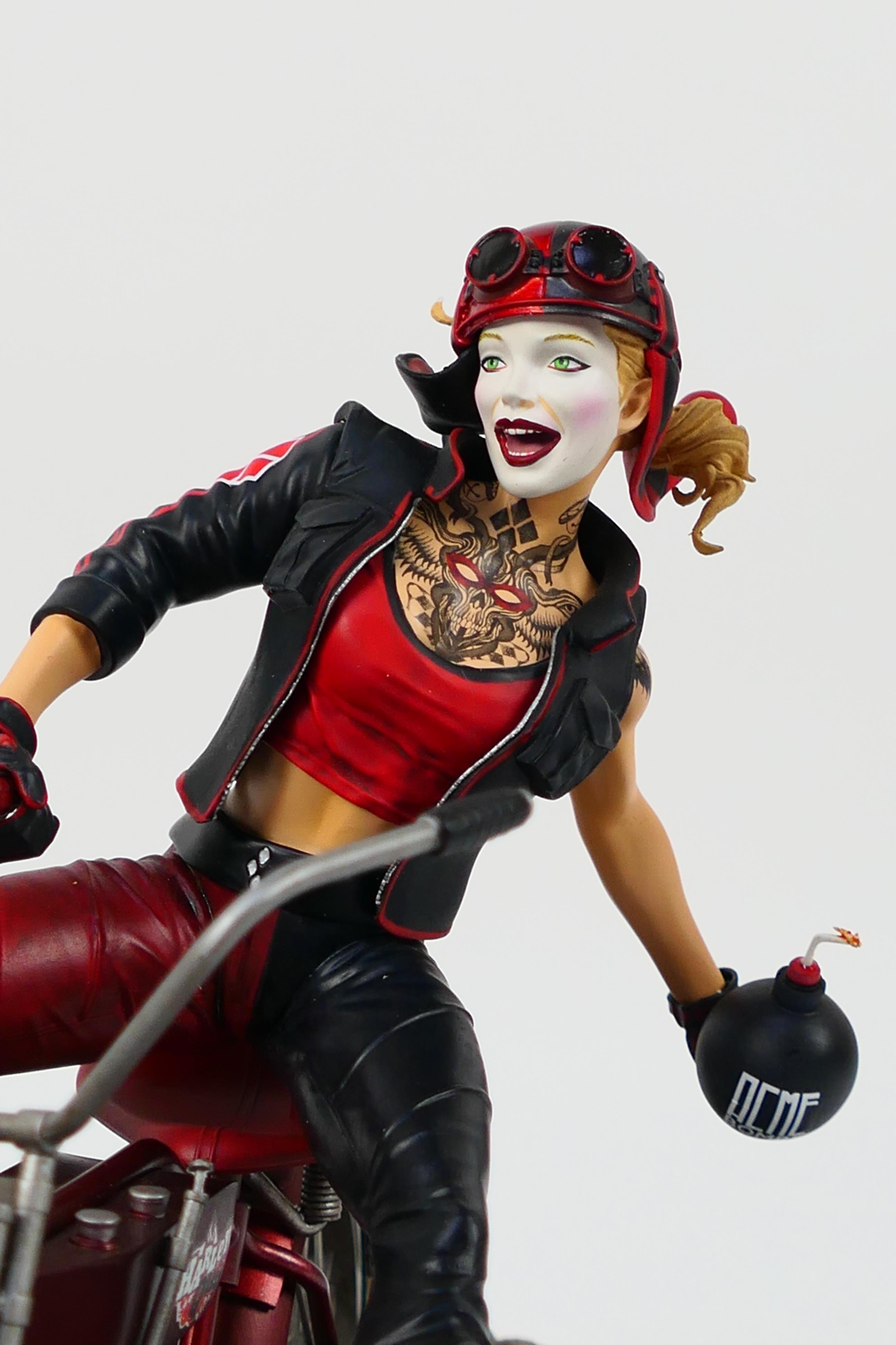 DC Collectibles - Harley Quinn - A limited edition Gotham City Garage Harley Quinn on motorcycle - Image 4 of 8